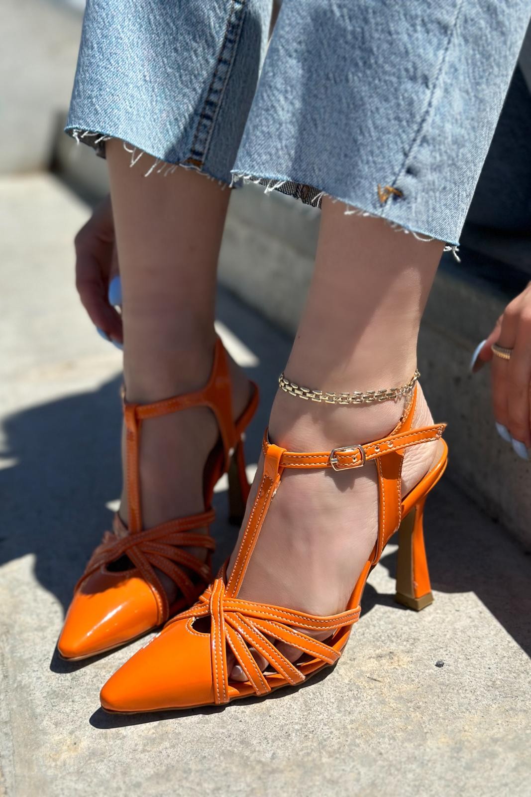 Sonedra Patent Leather Cross Strap Detailed Stiletto Orange