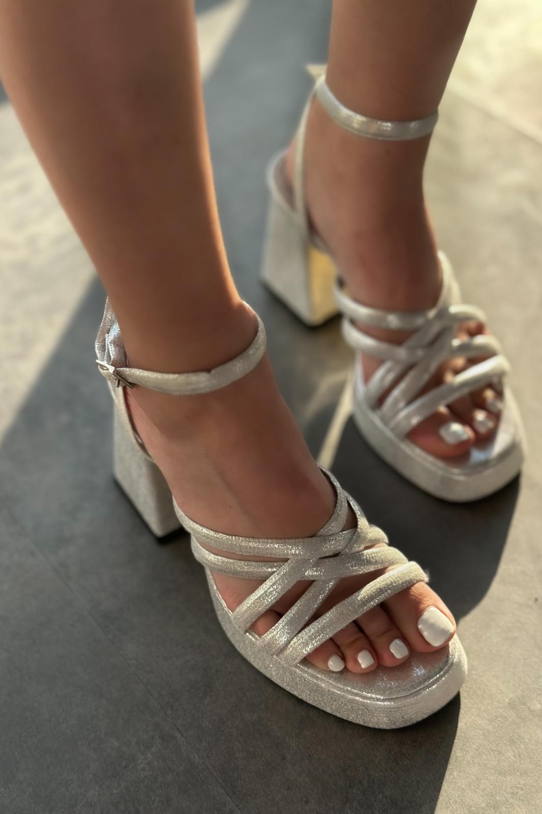 Olida Parlak Deri Kadın Platform Topuklu Ayakkabı Gümüş