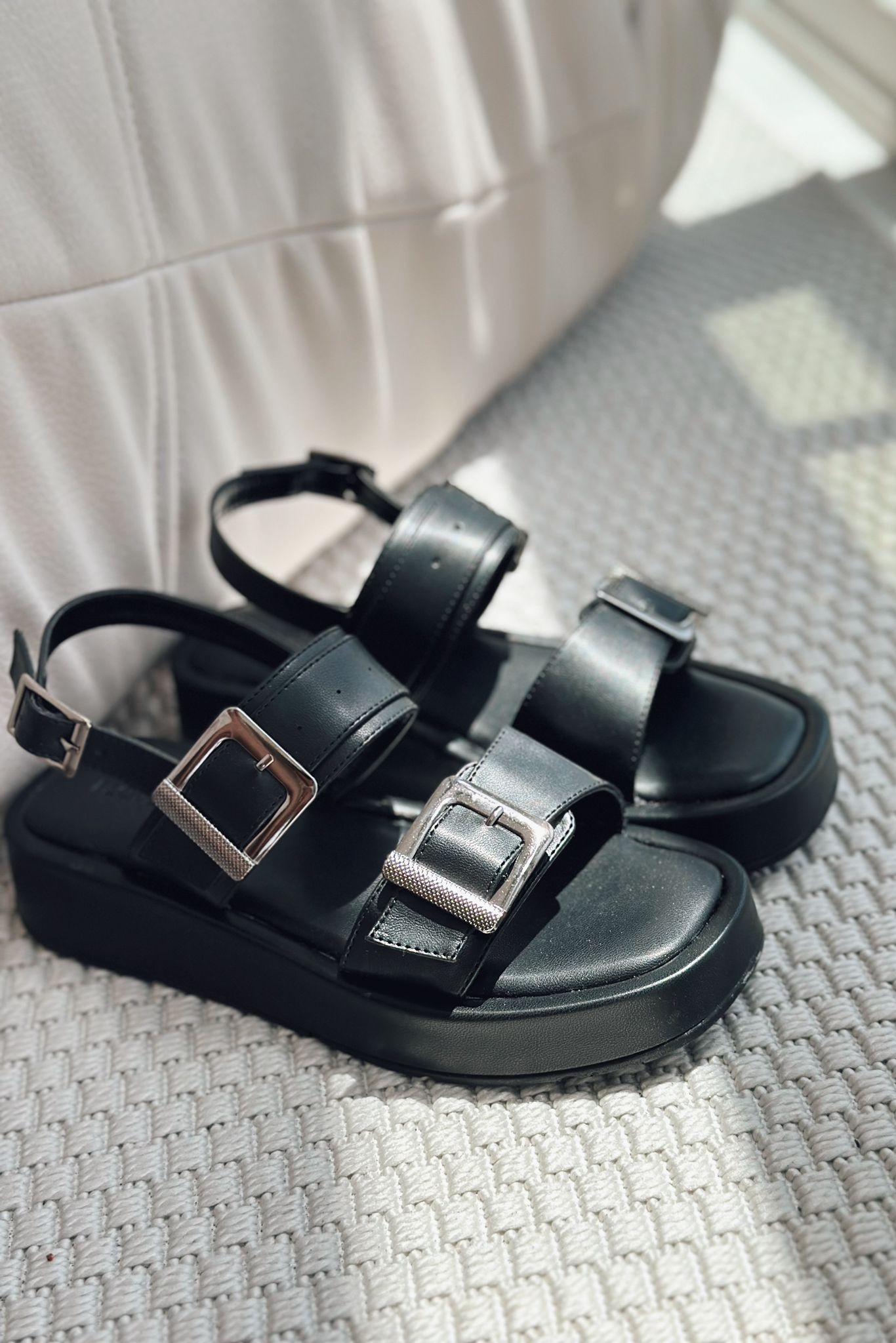 Perina Matte Leather Buckle Detailed Women's Sandals Black