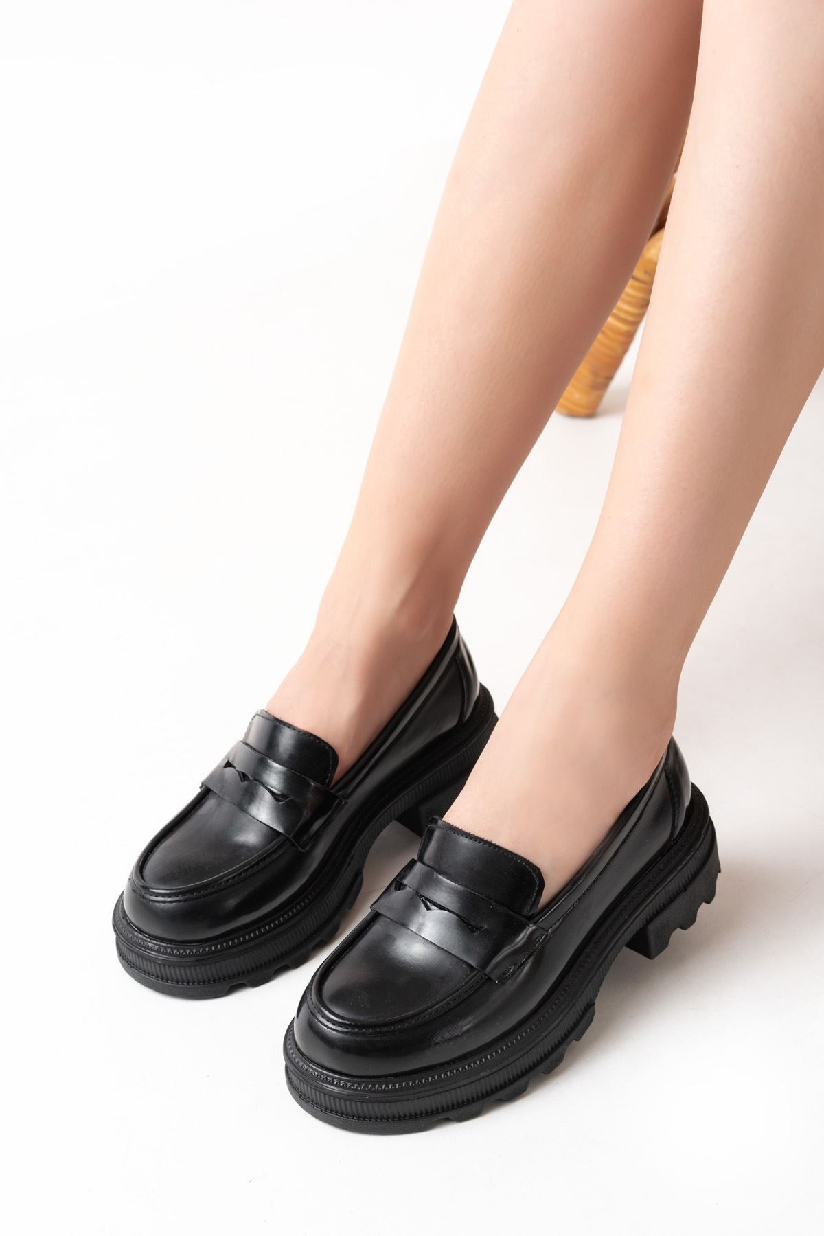 Zarlin Black Women's Loafer Shoes