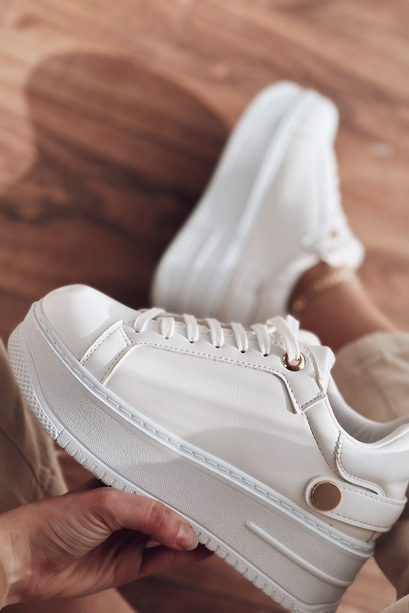 Porinas women's sneakers white