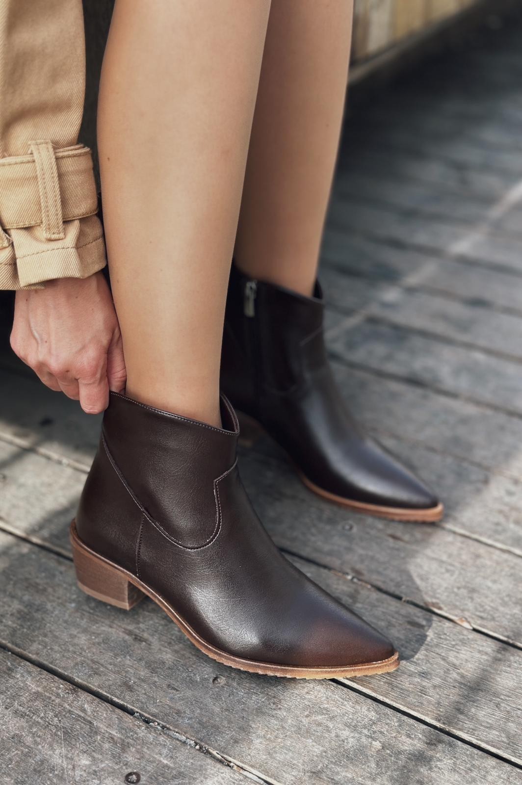 Morest Matte Leather Boots and Boots Bitter Brown