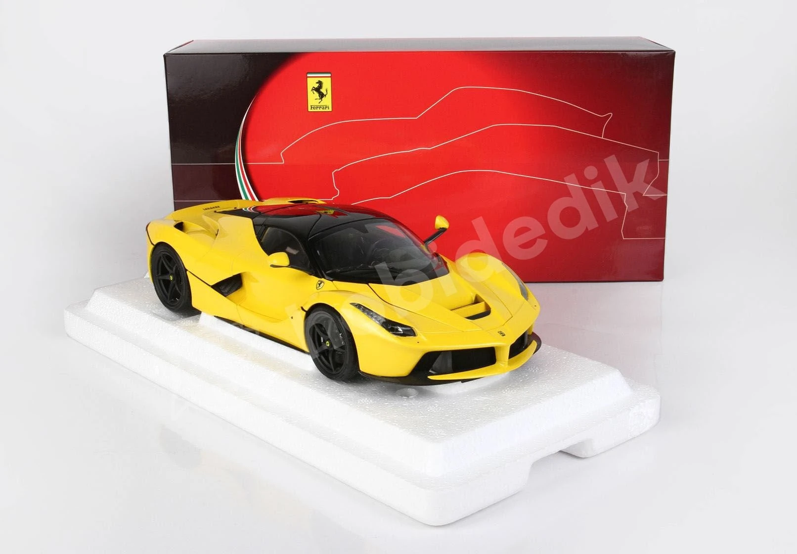 BBR 1:18 Ferrari LaFerrari – Giallo Modena, Mat Siyah Jantlar