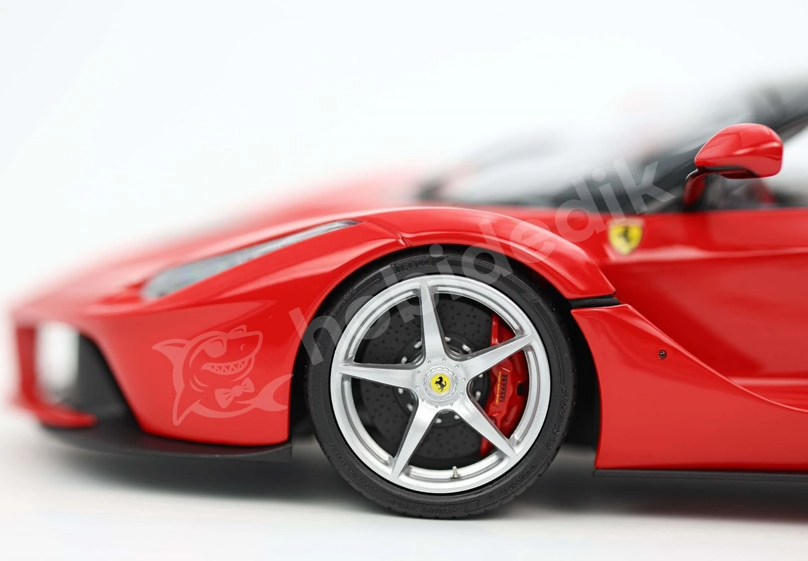 BBR 1:18 Ferrari LaFerrari– Rosso Corsa 322 Special Pack