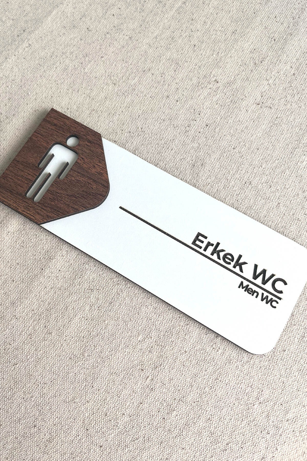 Erkek WC Kapı Tabelası – Tuvalet Yönlendirme Levhası | 19x7 cm Çift Katmanlı