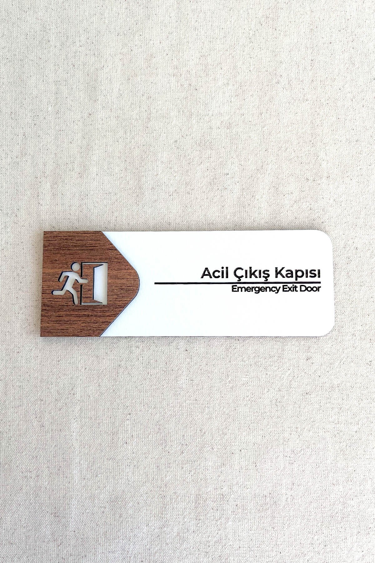 Acil Çıkış Kapı Tabelası – MDF Acil Durum Yönlendirme Levhası | 19x7 cm Çift Katmanlı
