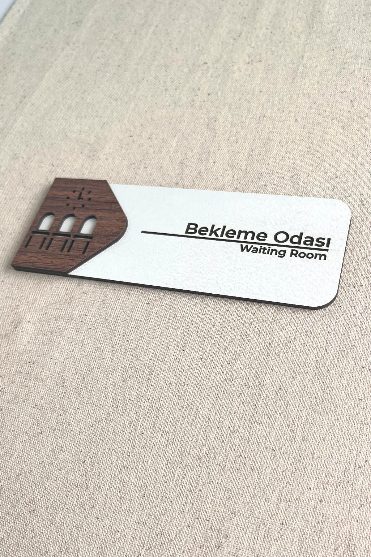Bekleme Odası Kapı Tabelası – MDF Yönlendirme Levhası | 19x7 cm Çift Katmanlı