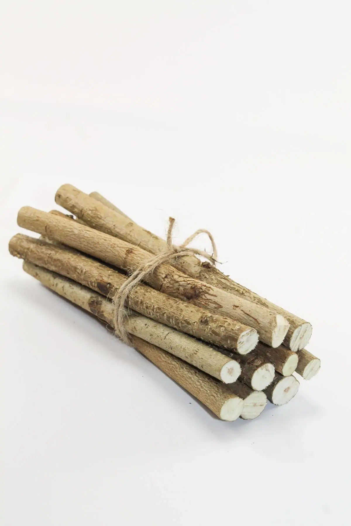 "Kemirgenler İçin Doğal Elma ve Fındık Dalı Seti - 10 Adet Fındık Dalı ve 10 Adet Elma Dalı"