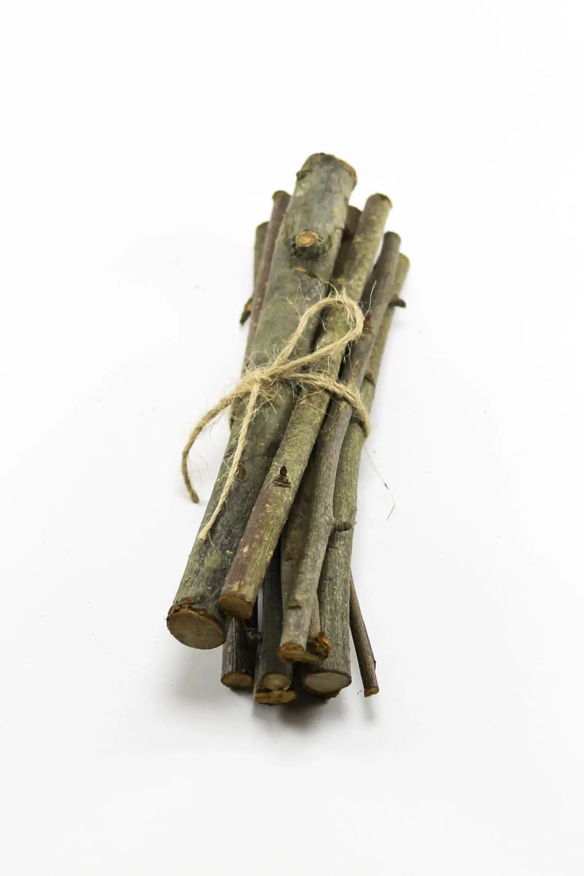 "Kemirgenler İçin Doğal Elma ve Fındık Dalı Seti - 10 Adet Fındık Dalı ve 10 Adet Elma Dalı"