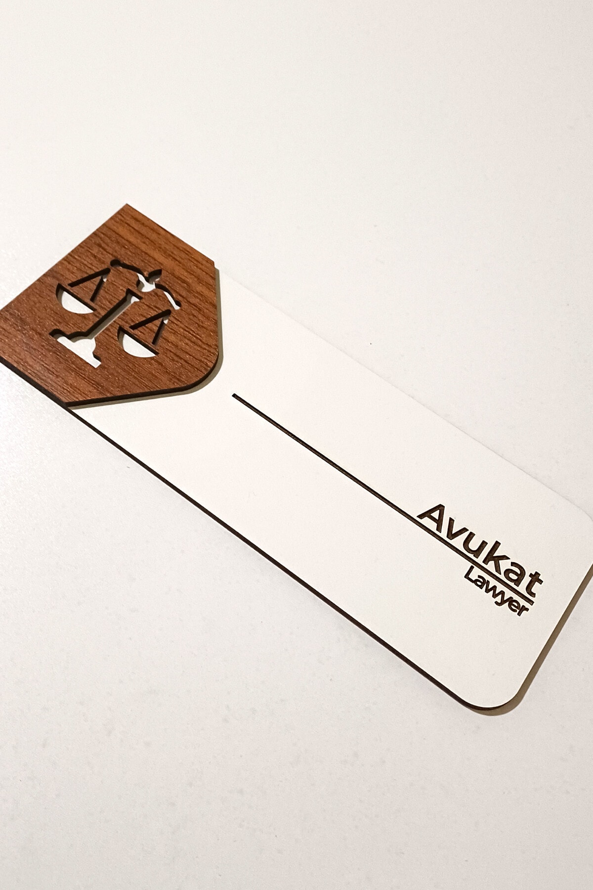 Avukat Odası Kapı Tabelası Kişiselleştirilebilir– MDF Ofis Oda İsimliği | 19x7 cm