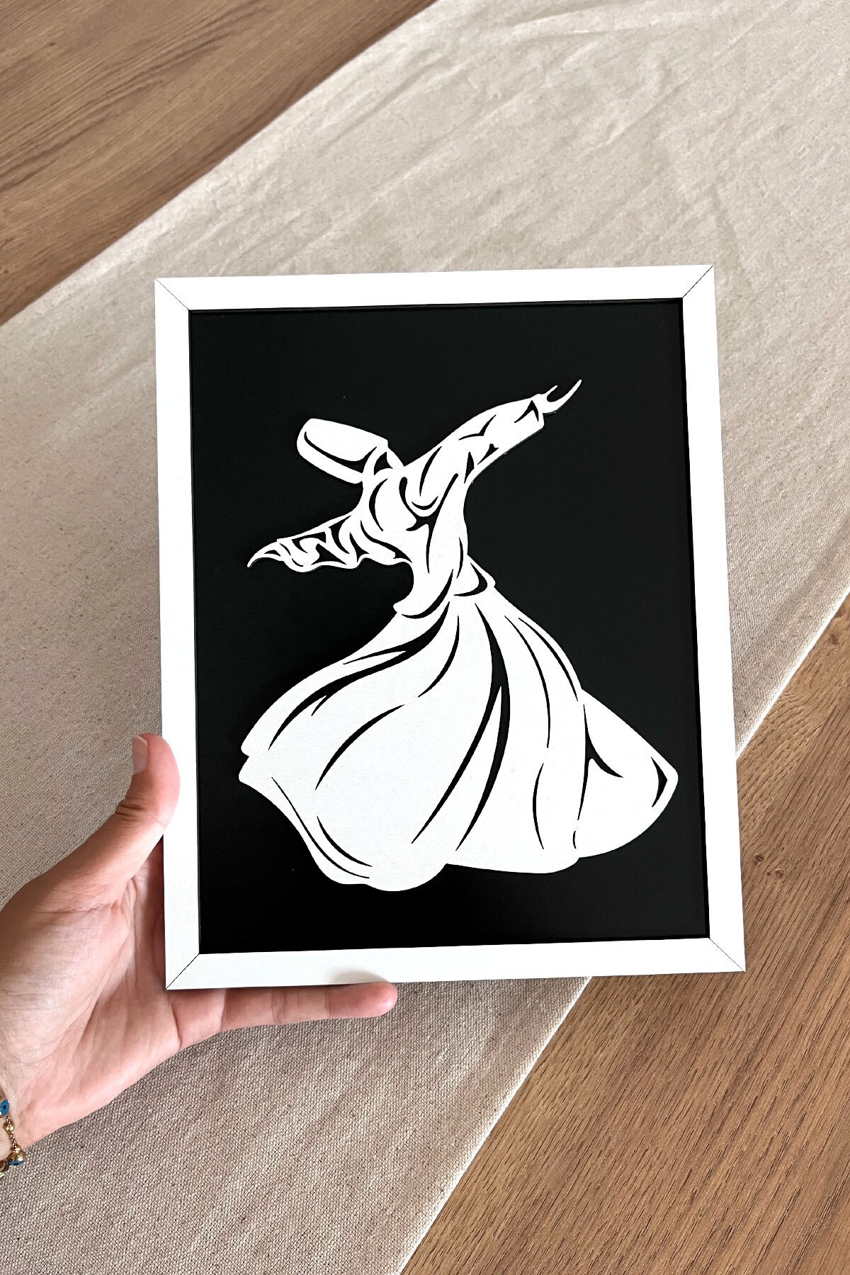 Modern Beyaz Çerçeveli Ahşap Semazen (Mevlana) Tablosu – 25x20 cm