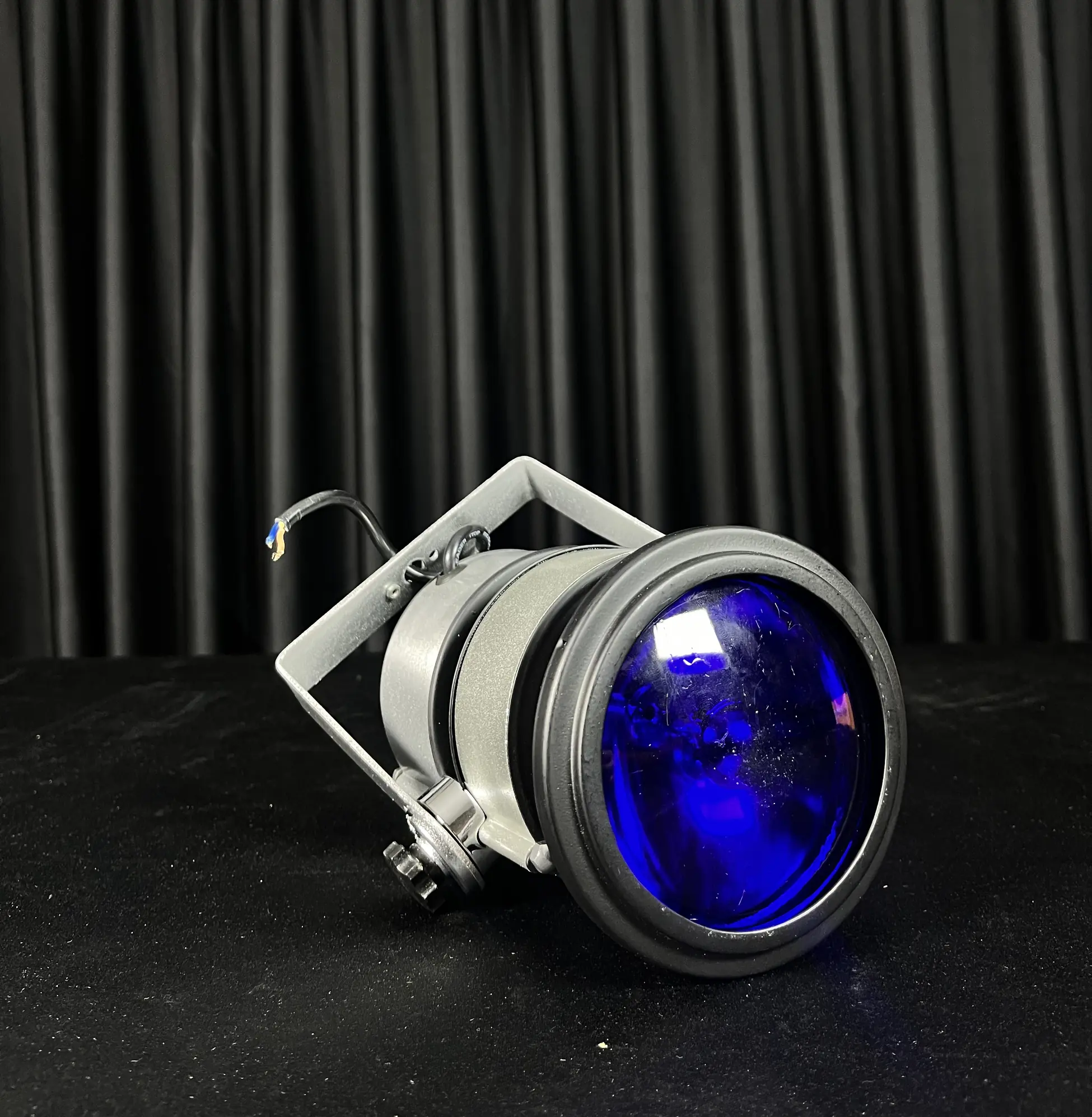 Aynalı Küre Pin Spot Işık Metal Kasa Mavi ve Kırmızı ve Sarı ve Yeşil