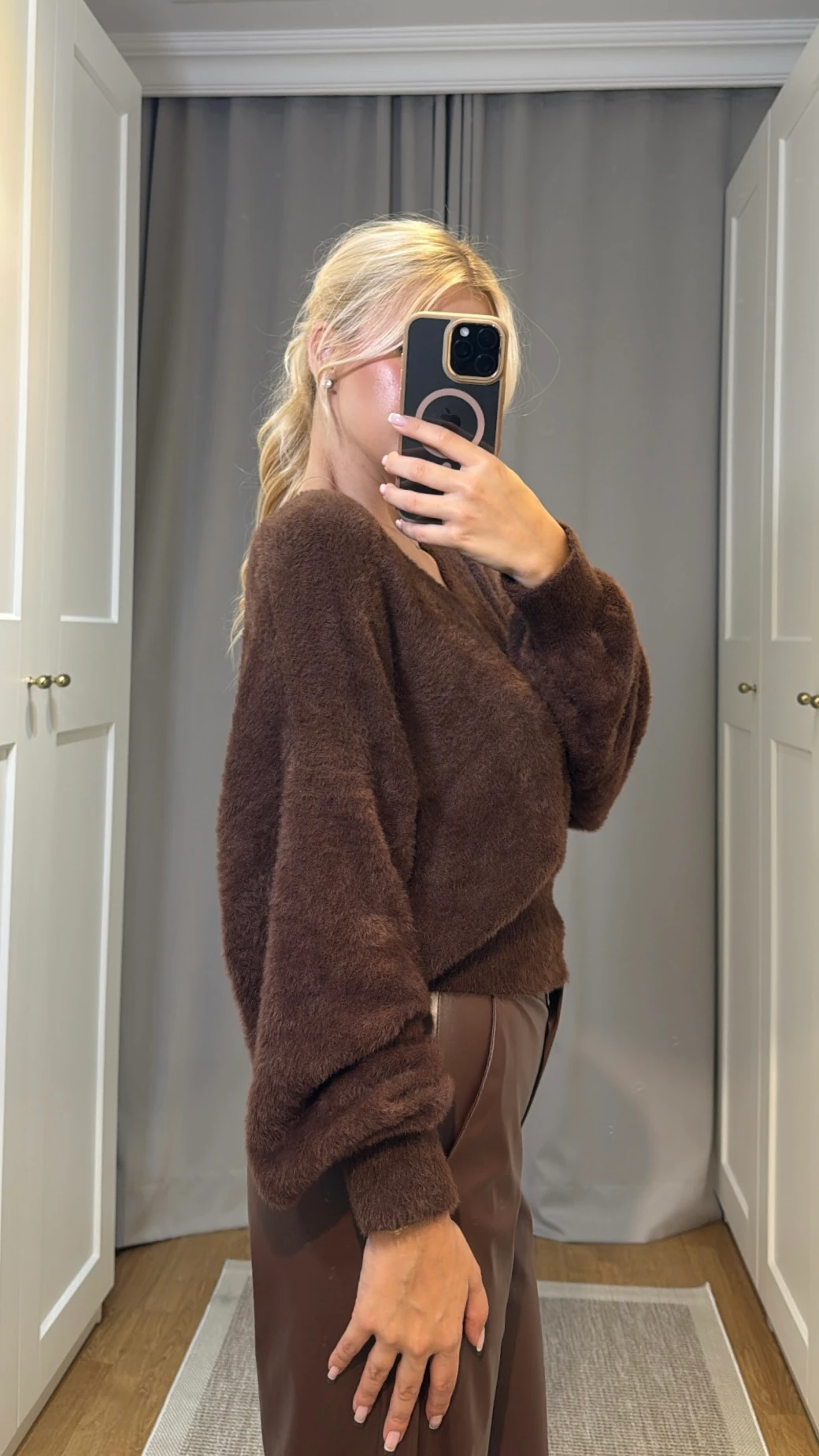 V YAKA KAHVERENGİ YUMUŞAK KAZAK