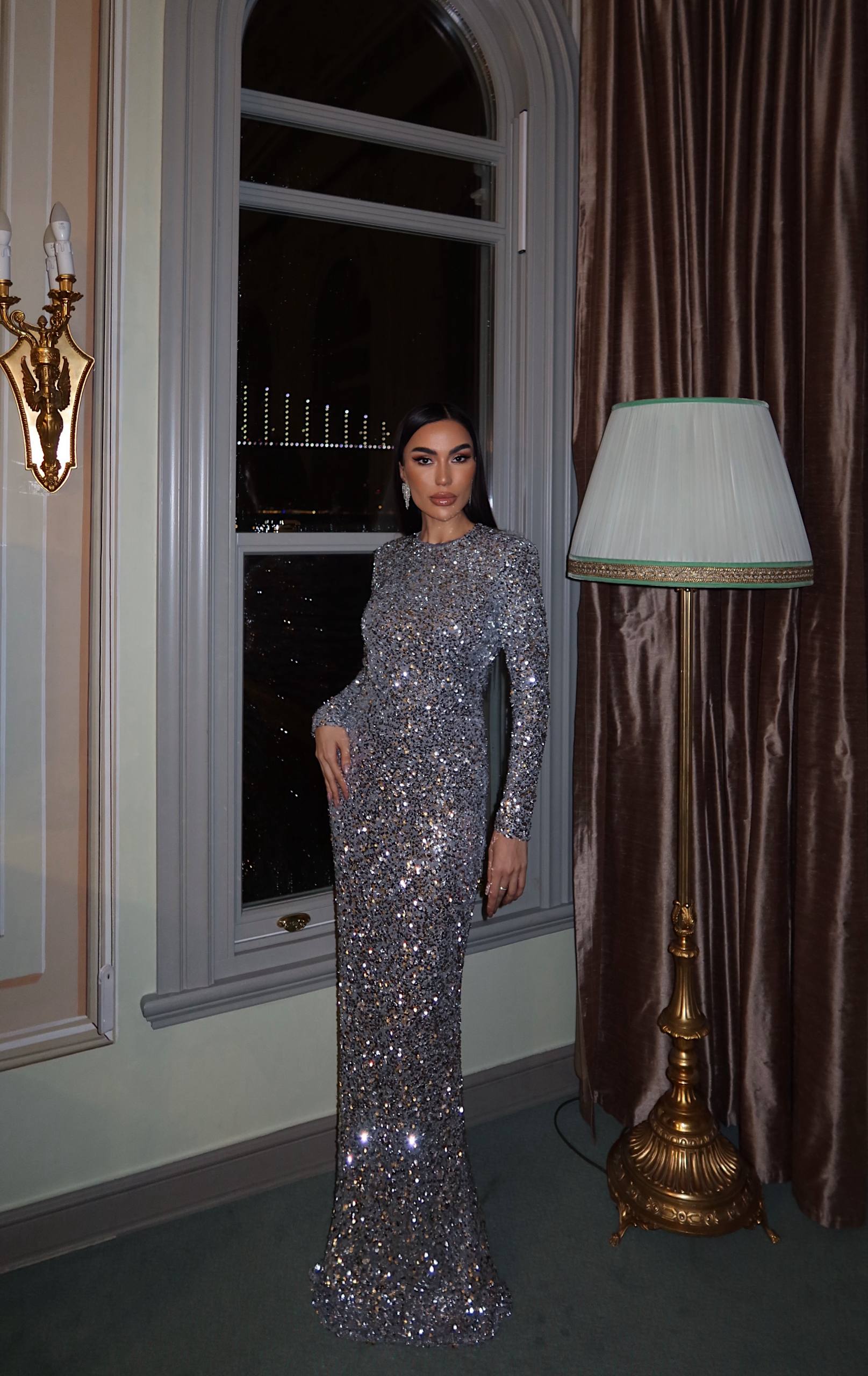 PAYETLİ UZUN ELBİSE -SİLVER