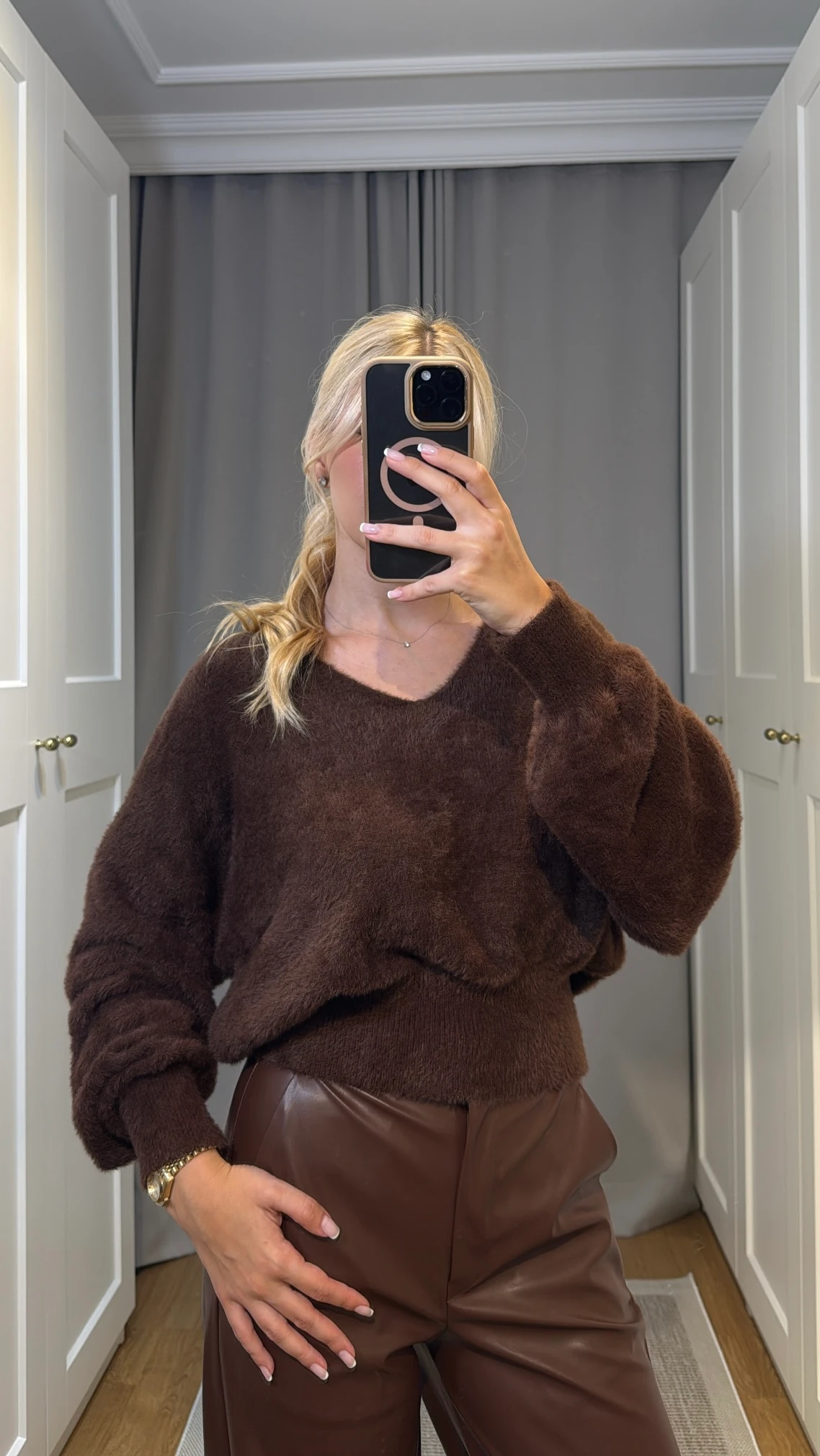 V YAKA KAHVERENGİ YUMUŞAK KAZAK