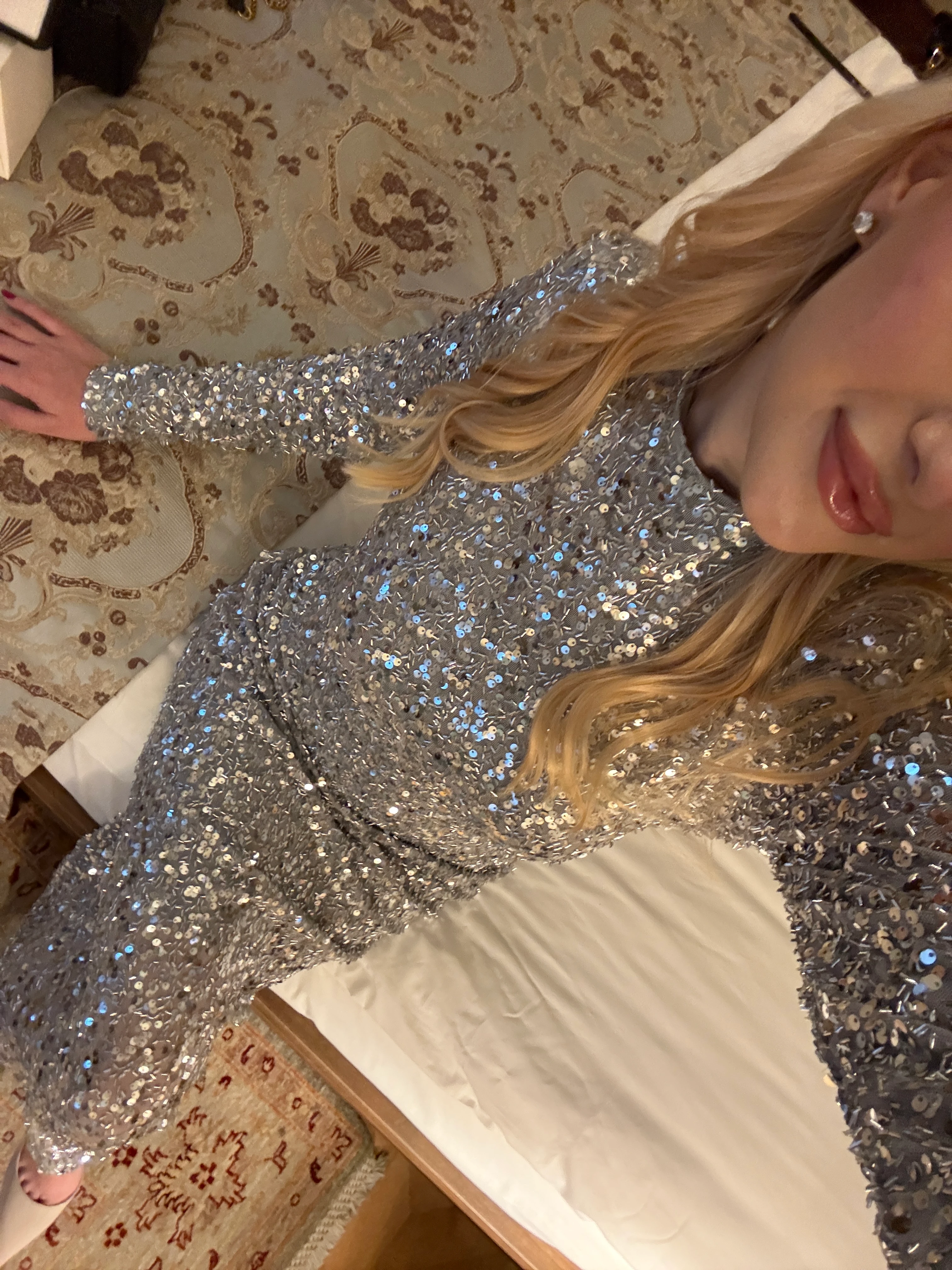 PAYETLİ UZUN ELBİSE -SİLVER