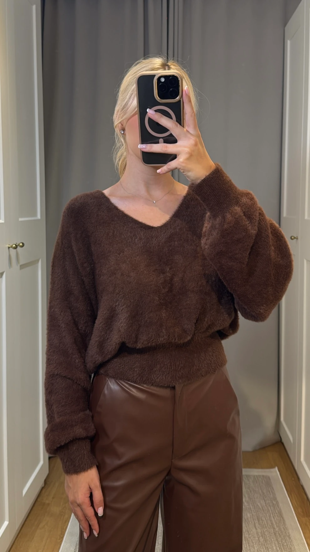 V YAKA KAHVERENGİ YUMUŞAK KAZAK