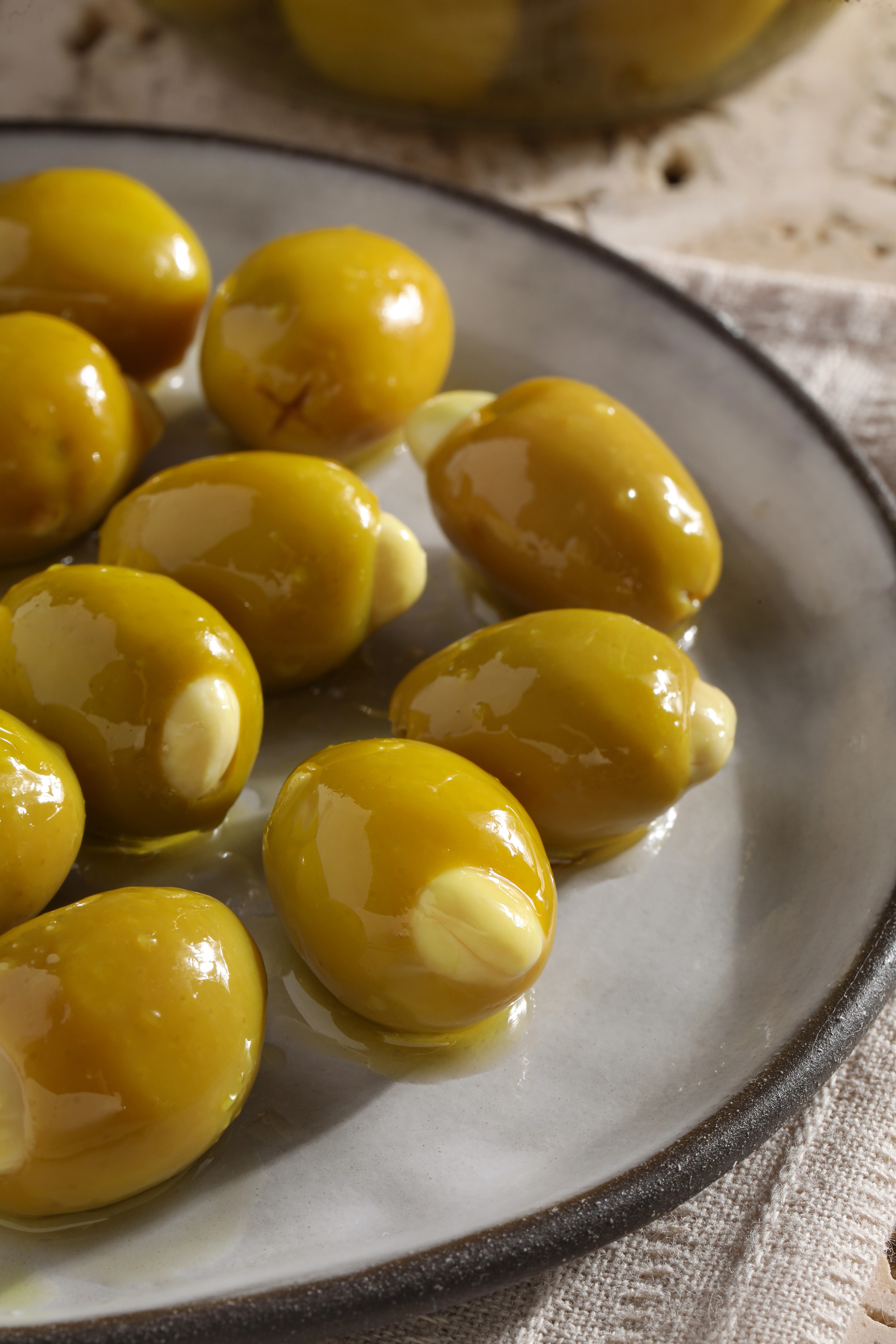 Badem Dolgulu Yeşil Zeytin 400 gr.