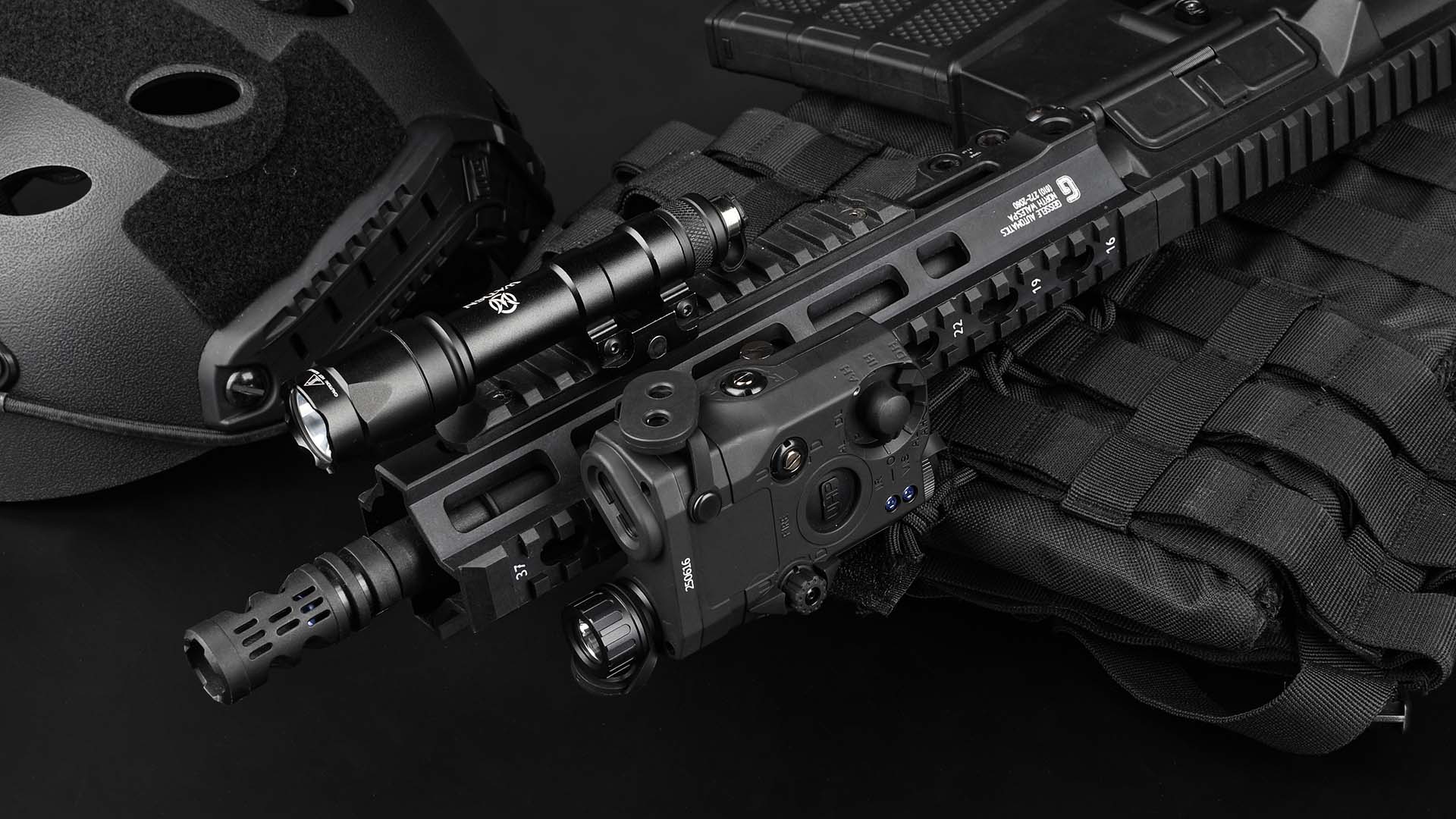 LA-5C UHP PEQ-15 (Kırmızı / IR Lazer) IR Aydınlatıcılı – Siyah