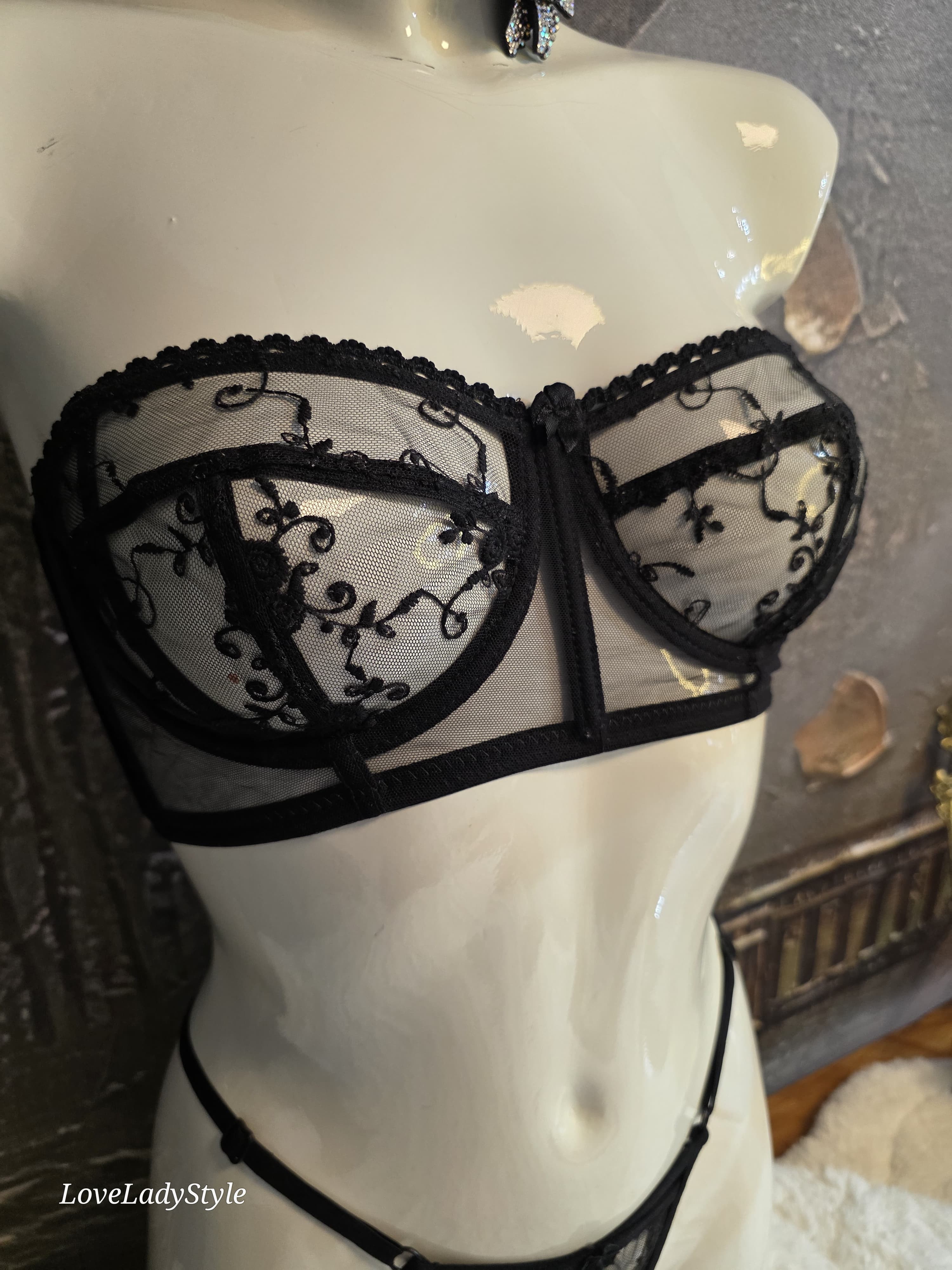 Dark Desire  Straplez Braset- PRWH01