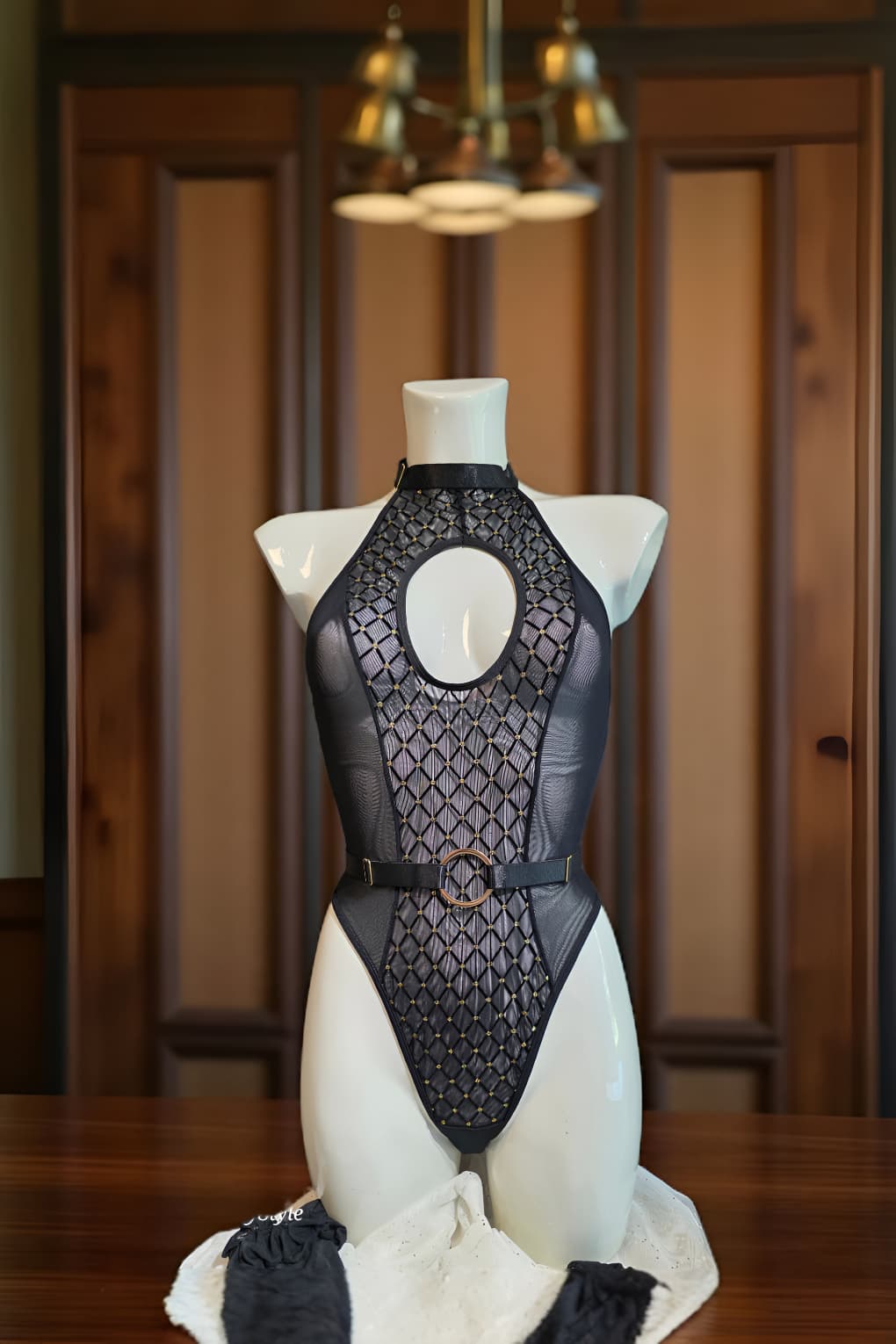 Velara – Siyah Taş Detaylı Transparan Body