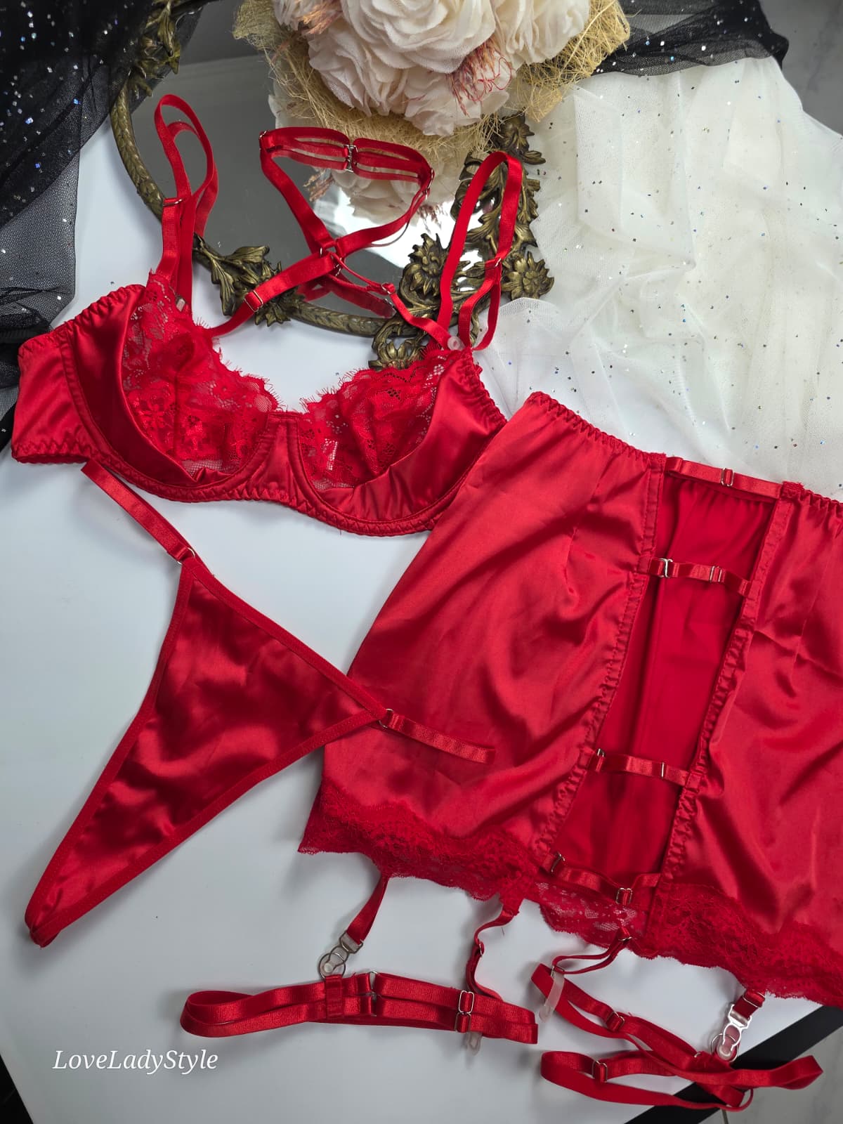 Scarlet Bond Etekli Jartiyer Seti