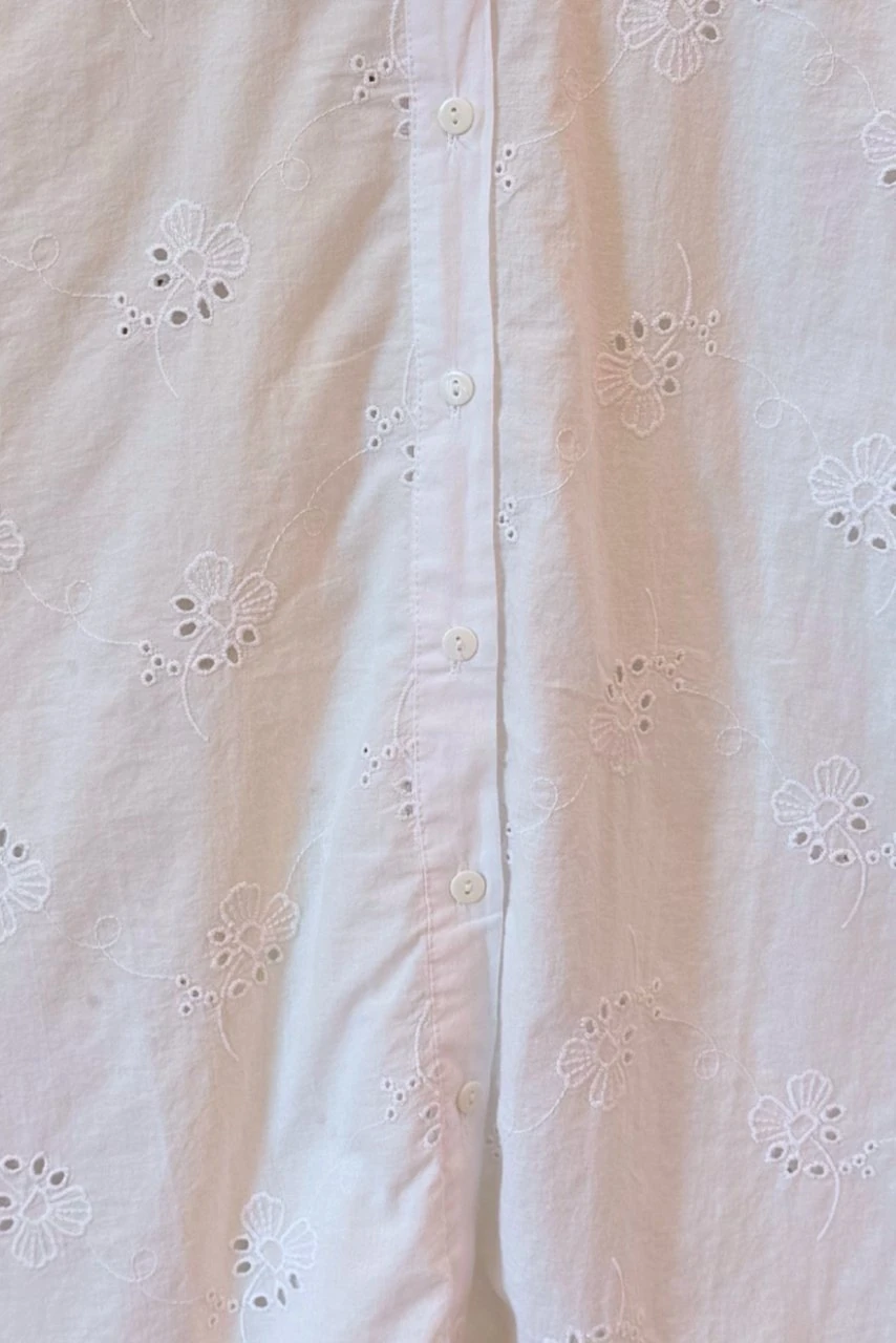 Yaprak Desenli Nakış İşlemeli Gömlek