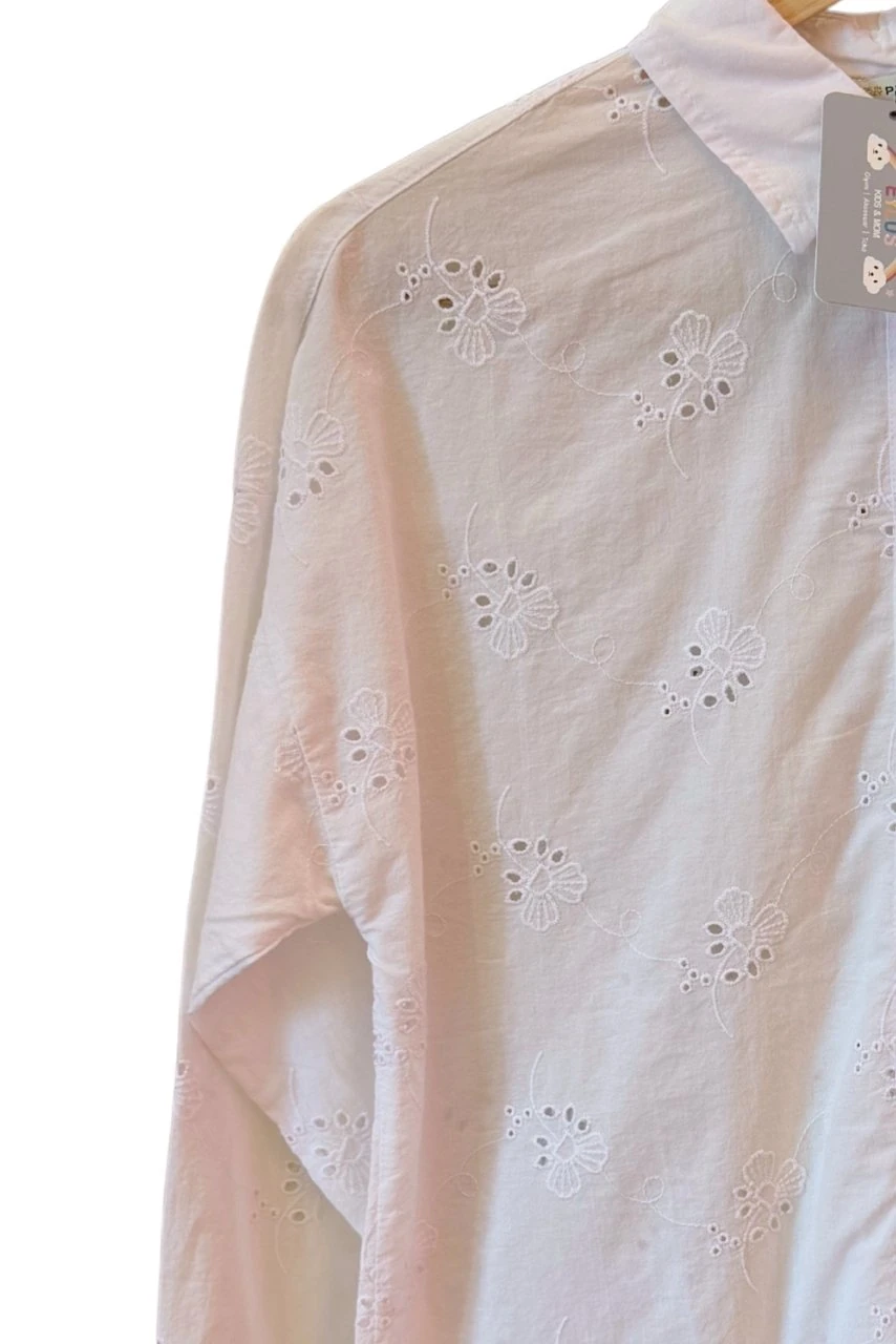 Yaprak Desenli Nakış İşlemeli Gömlek