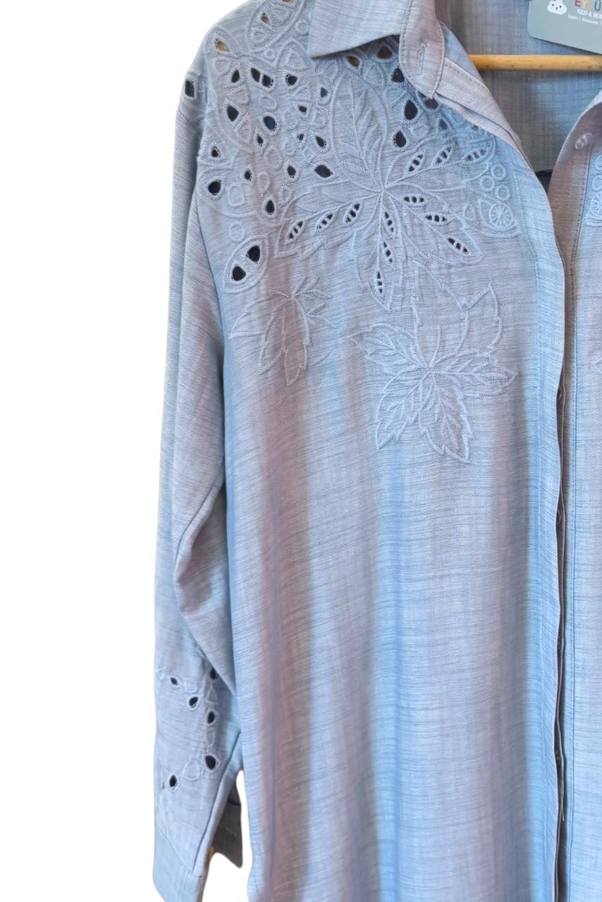 Çiçek Desenli Nakış İşlemeli Gömlek