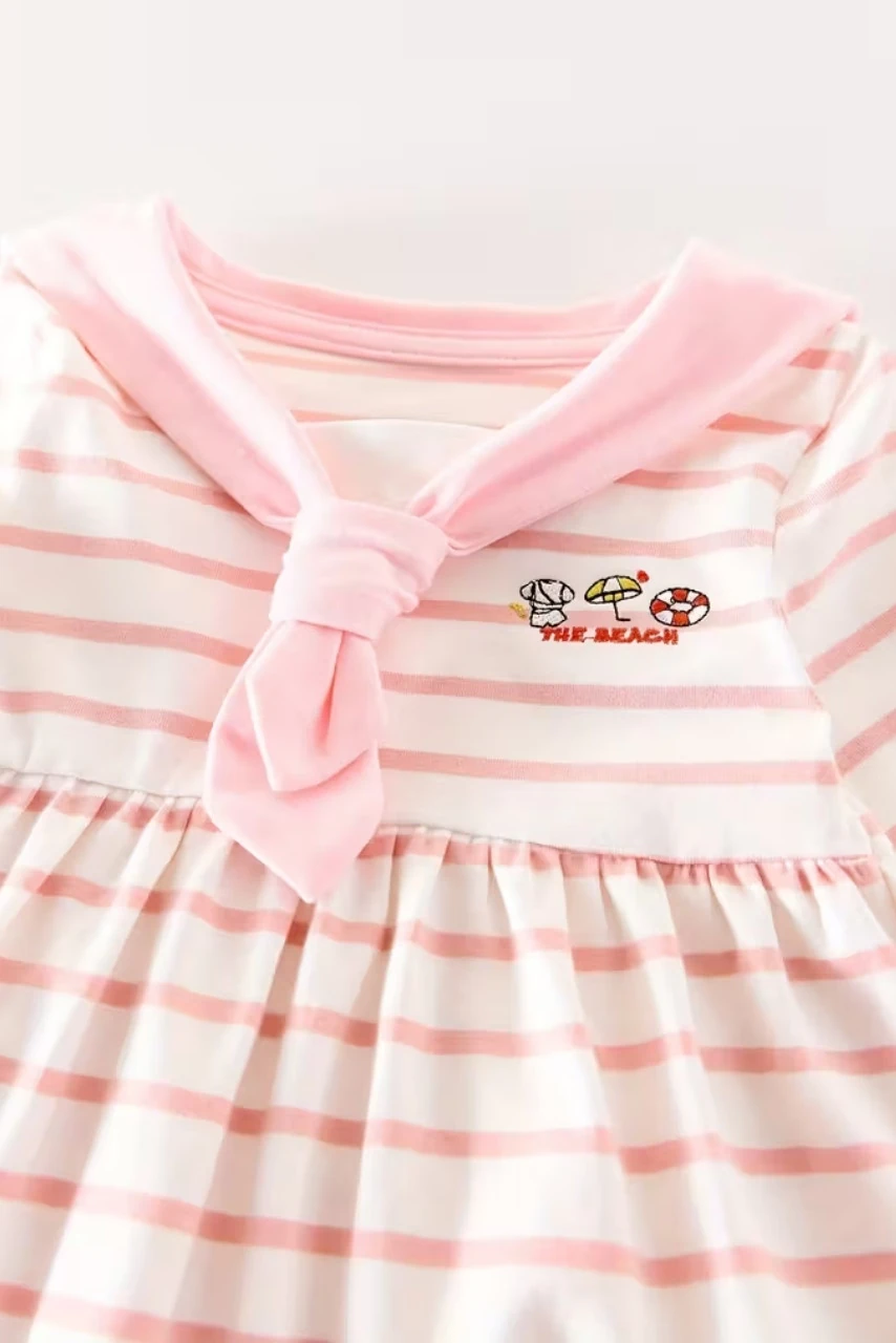  Kurdele Detaylı Beyaz Çizgili Uzun Kollu Elbise