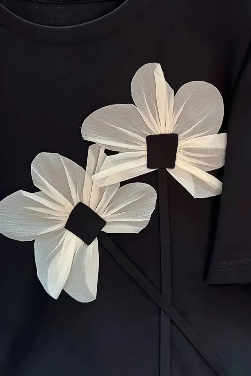 3D Çiçek Aplikeli Tasarım Tişört