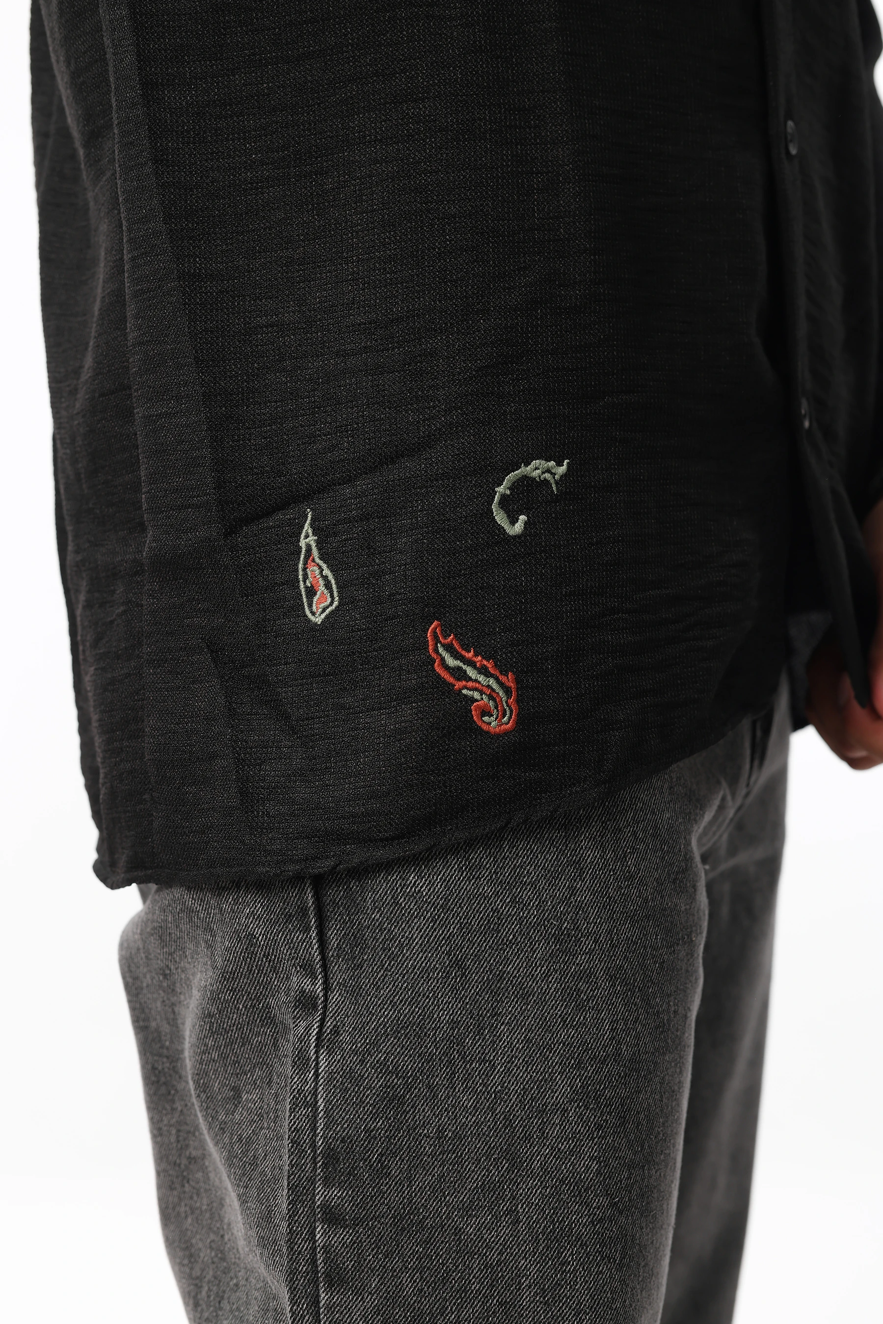 Erkek Oversize Hasır Cepli Nakışlı Siyah Salaş Gömlek 1738-1