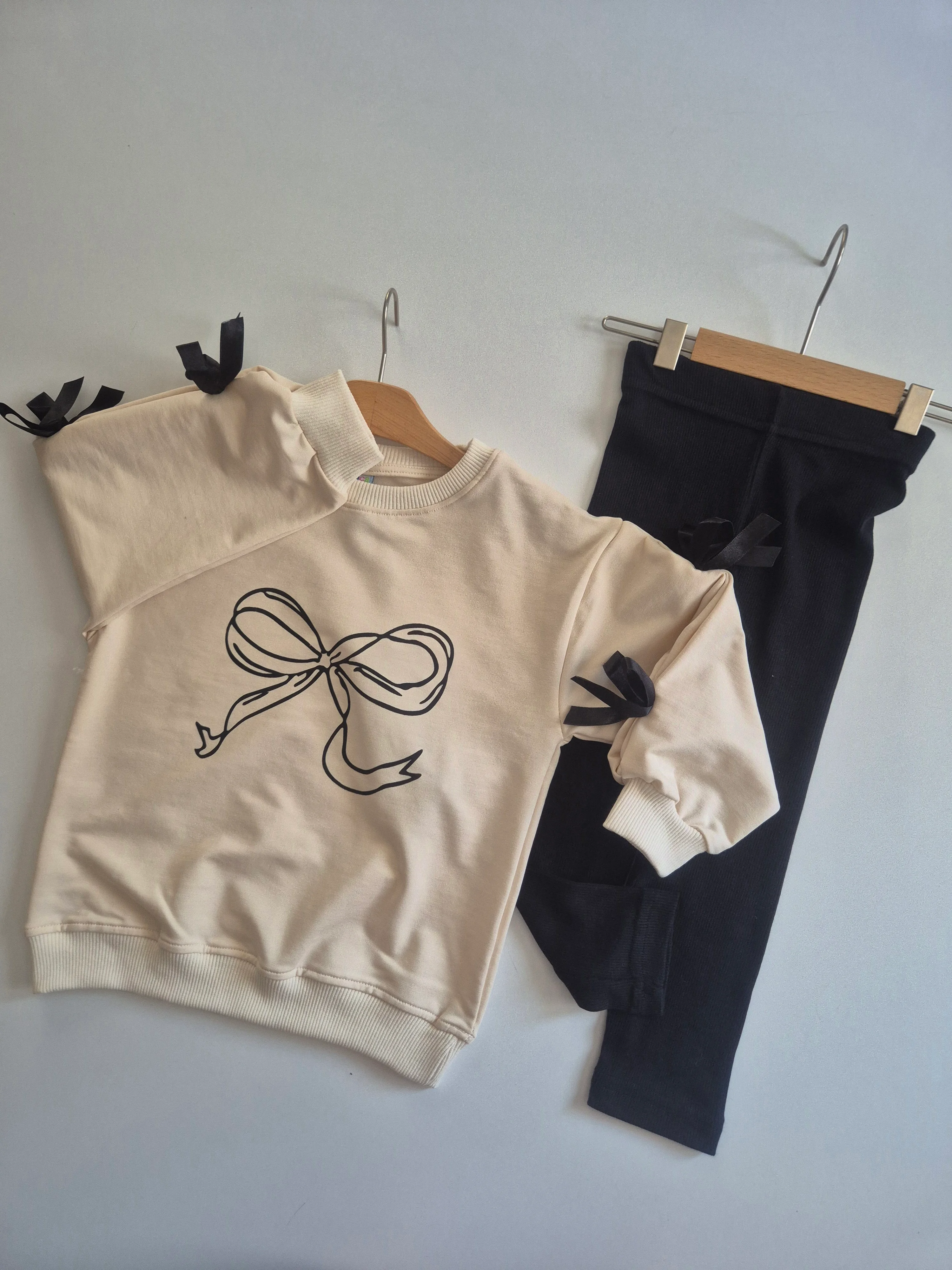 Fiyonklu Kol Detaylı Taytlı Kız Çocuk Alt Üst Takım(3-10 Yaş)