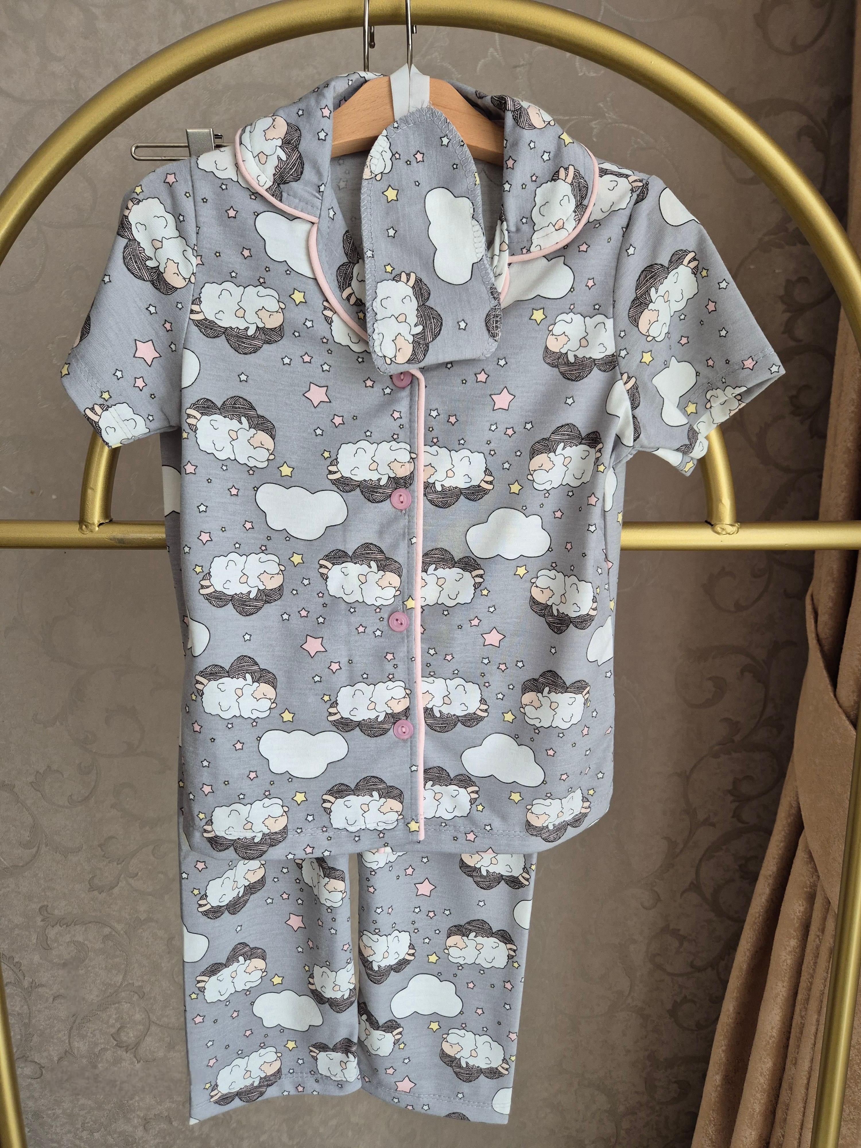 Bulut Temalı Önden Düğmeli Uyku Göz Bandı Hediyeli Kız Çocuk Pijama Takımı (4-12 Yaş)