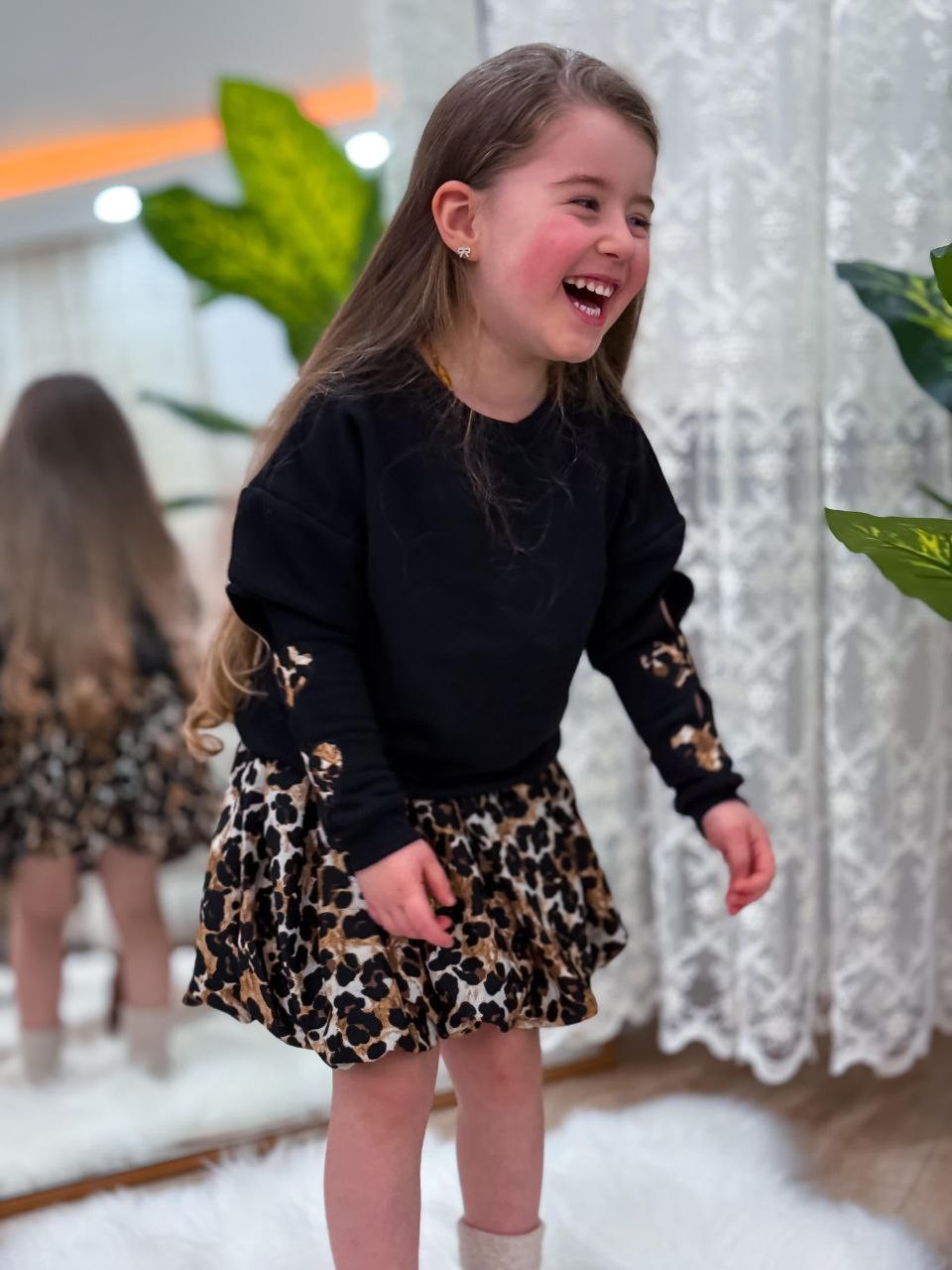 Kolları Kalp Detaylı  Leopar Desenli Balon Etekli Tarz Kız Çocuk Alt Üst 2 Parça Takım