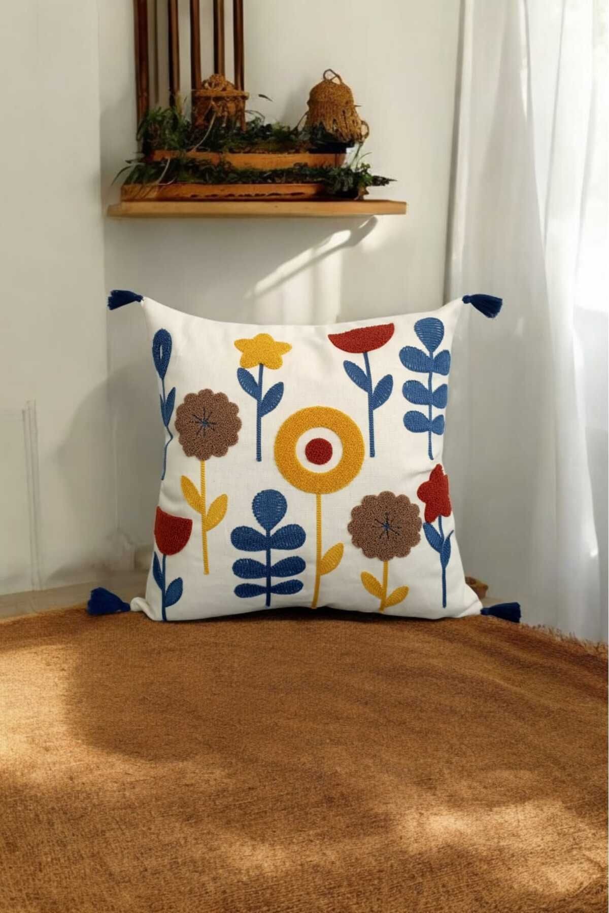 Punch Star Desen Ponponlu Kırlent 43x43 cm