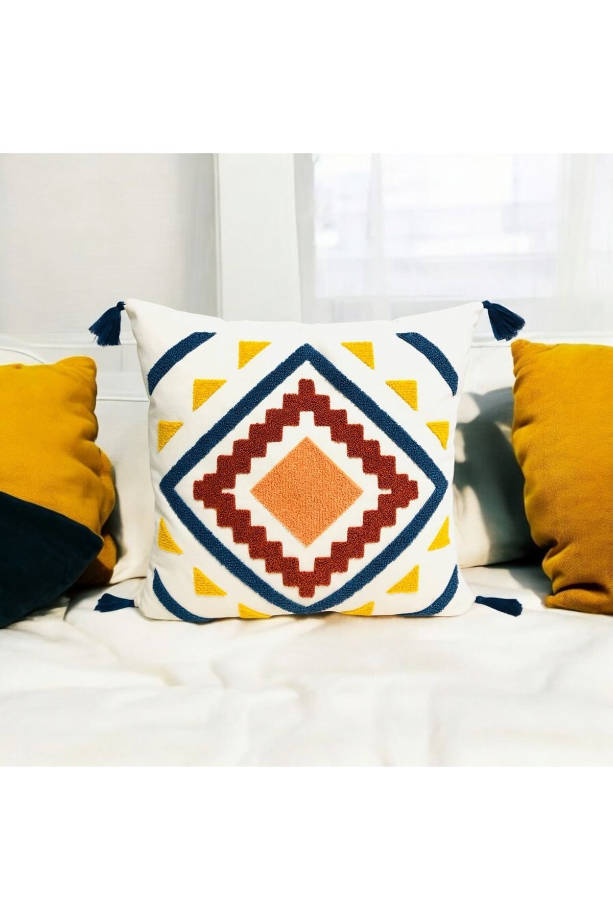 Punch Renkli Geometrik Desen Ponponlu Kırlent 43x43 cm