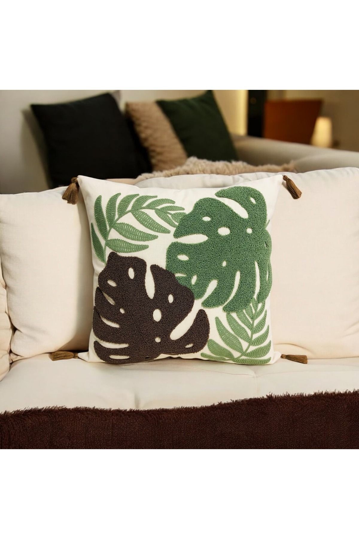Punch Deve Tabanı Desen Ponponlu Kırlent 43x43 cm