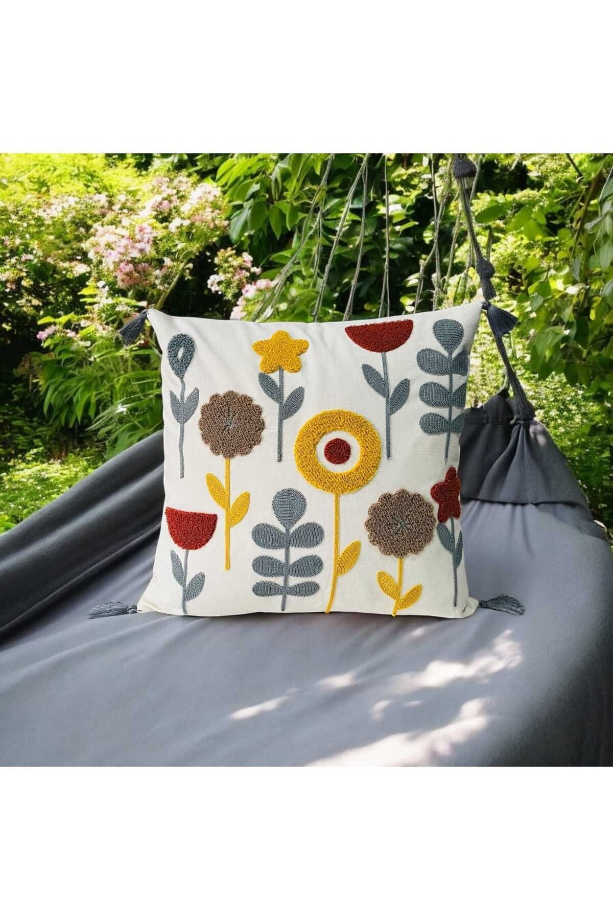 Punch Yıldız Desen Gri Ponponlu Kırlent 43x43 cm
