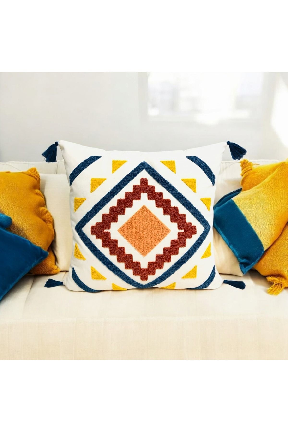 Punch Renkli Geometrik Desen Ponponlu Kırlent 43x43 cm