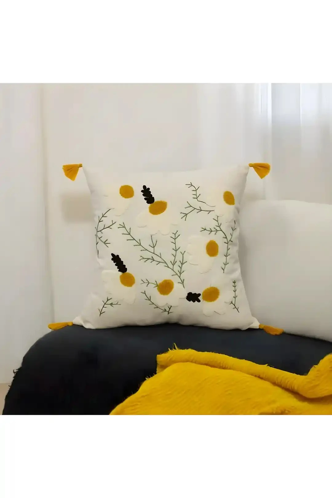 Punch Nakışlı Margrit Desen Ponponlu Kırlent Kılıfı 43x43 cm (2 ADET)