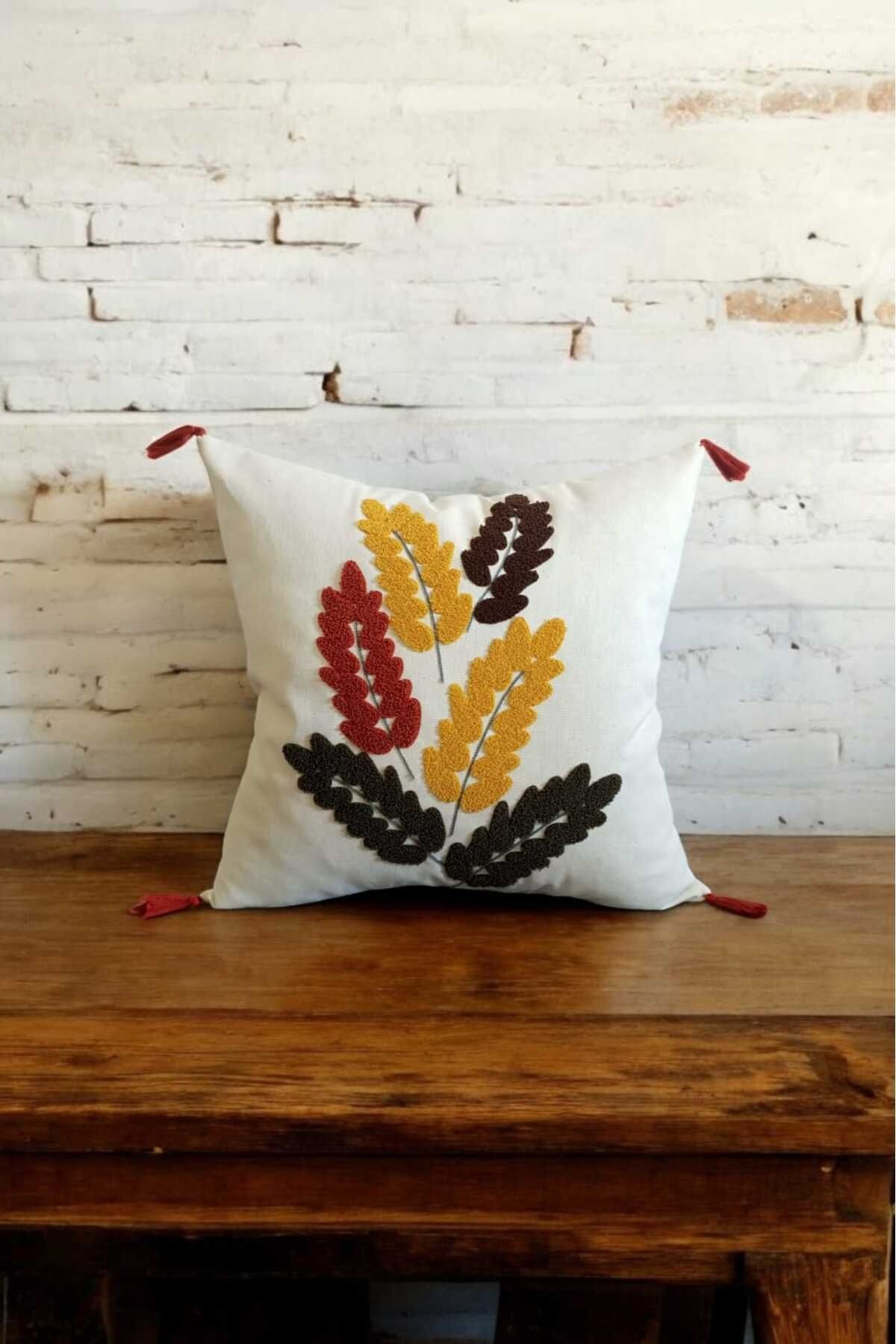 Punch Barley Desen Ponponlu Kırlent 43x43 cm