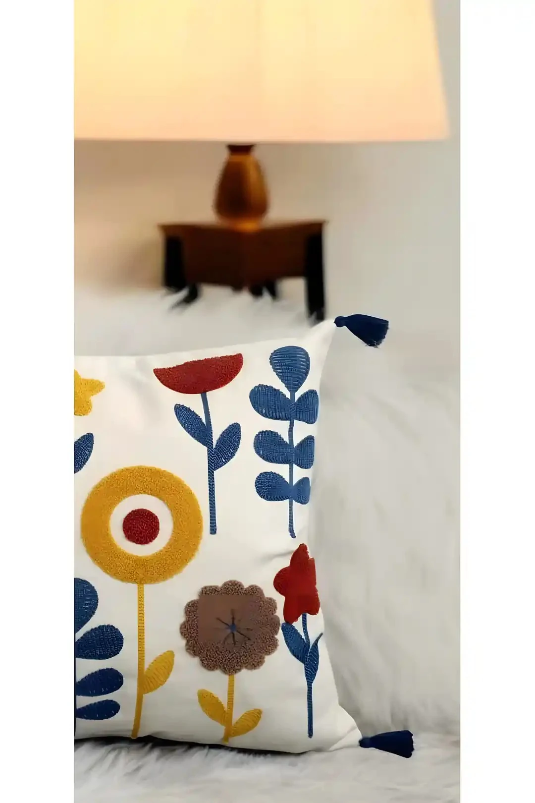 Punch Nakışlı Mavi Yıldız Desen Ponponlu Kırlent Kılıfı 43x43 cm (2 ADET)