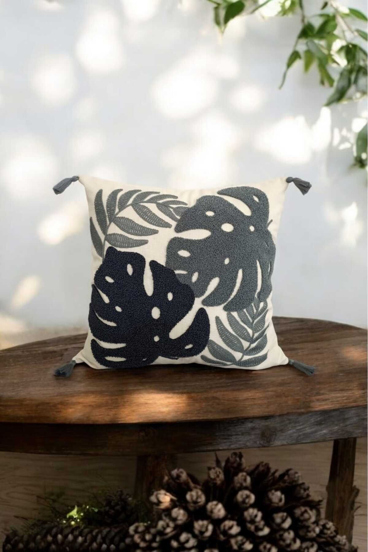 Punch Terra Desen Ponponlu Kırlent 43x43 cm