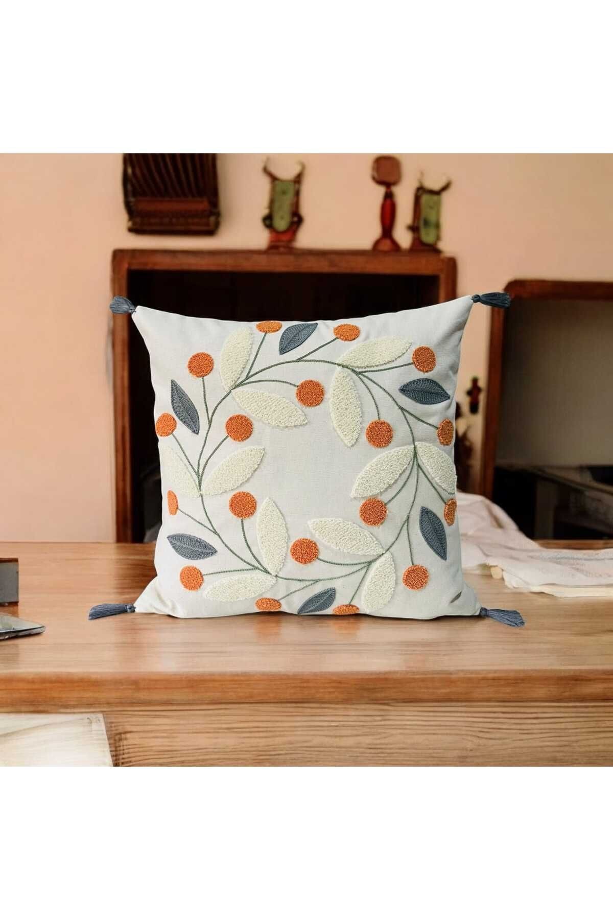 Punch Gri Papatya Desen Ponponlu Kırlent 43x43 cm