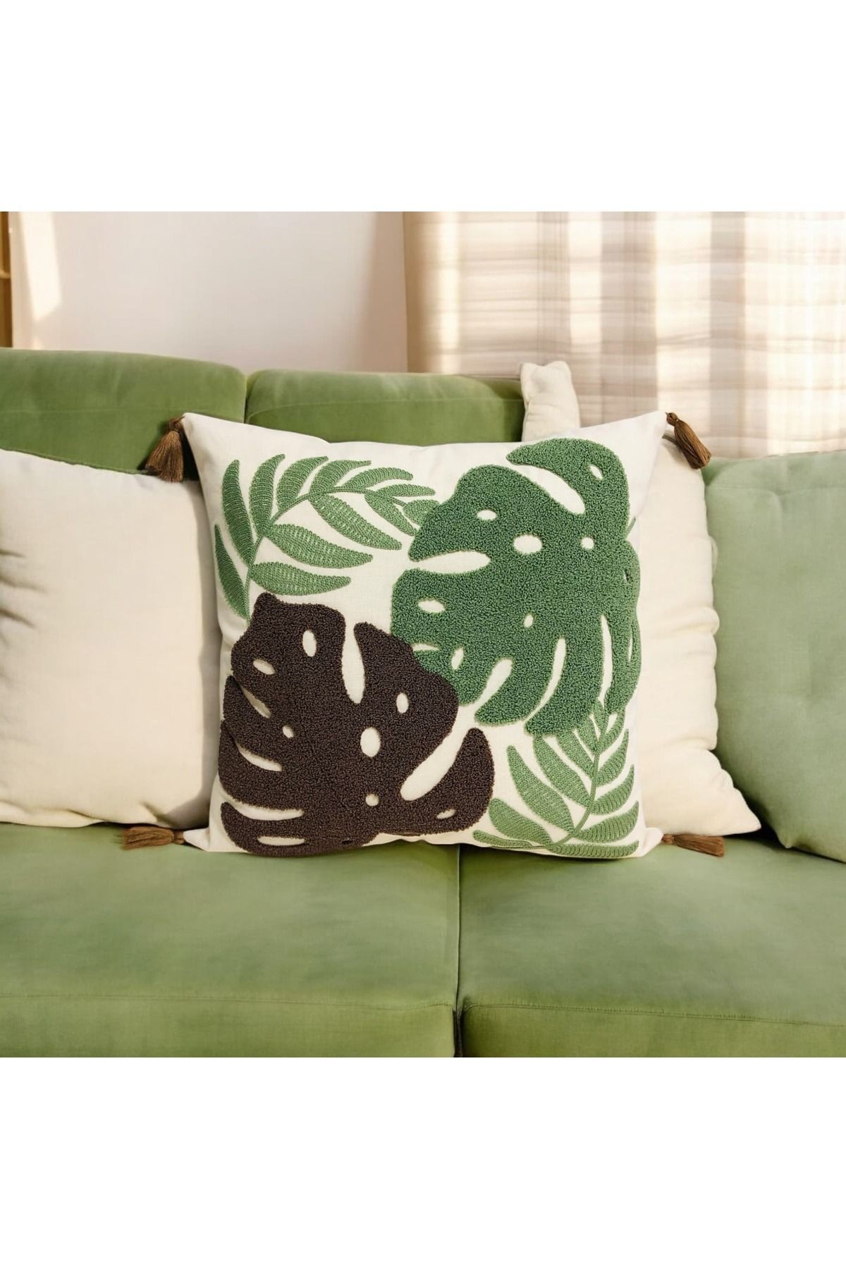 Punch Deve Tabanı Desen Ponponlu Kırlent 43x43 cm