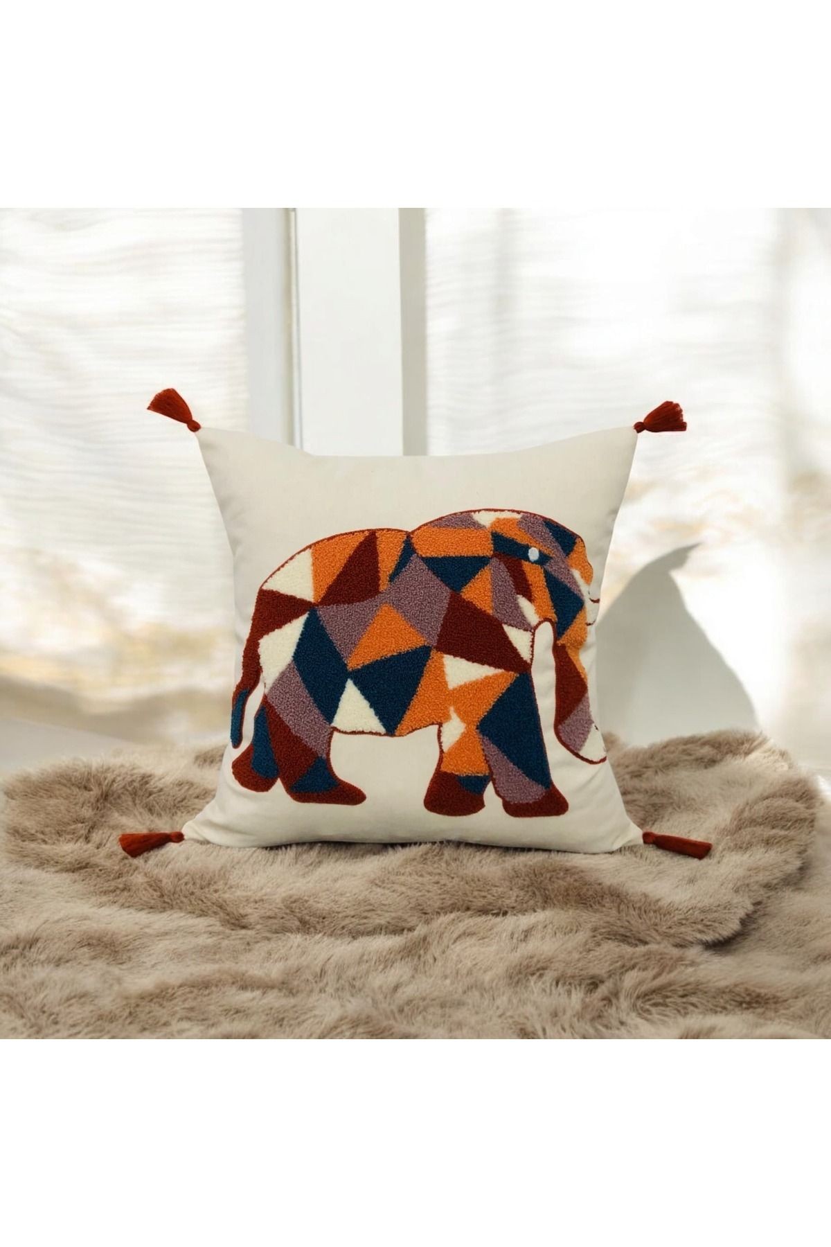 Punch Elephant Desen Ponponlu Kırlent 43x43 cm