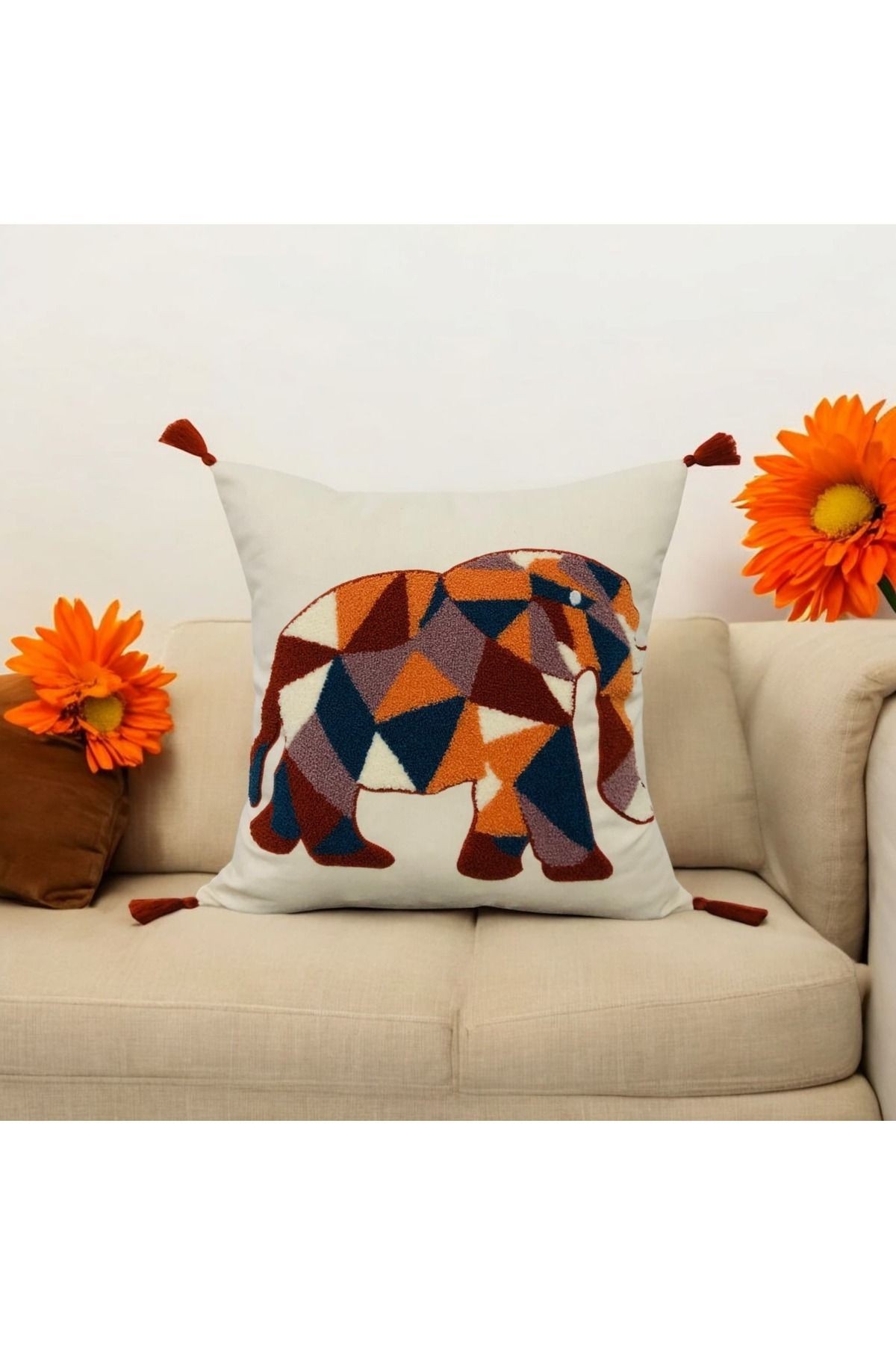 Punch Elephant Desen Ponponlu Kırlent 43x43 cm