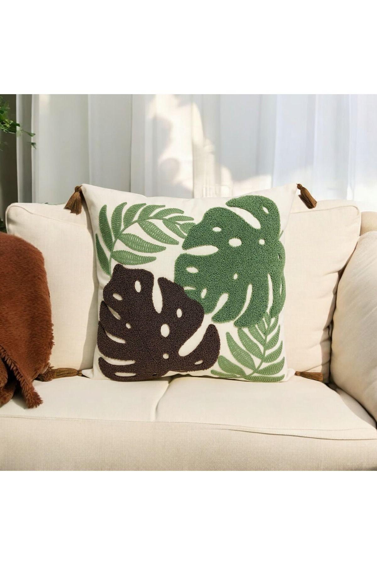 Punch Deve Tabanı Desen Ponponlu Kırlent 43x43 cm