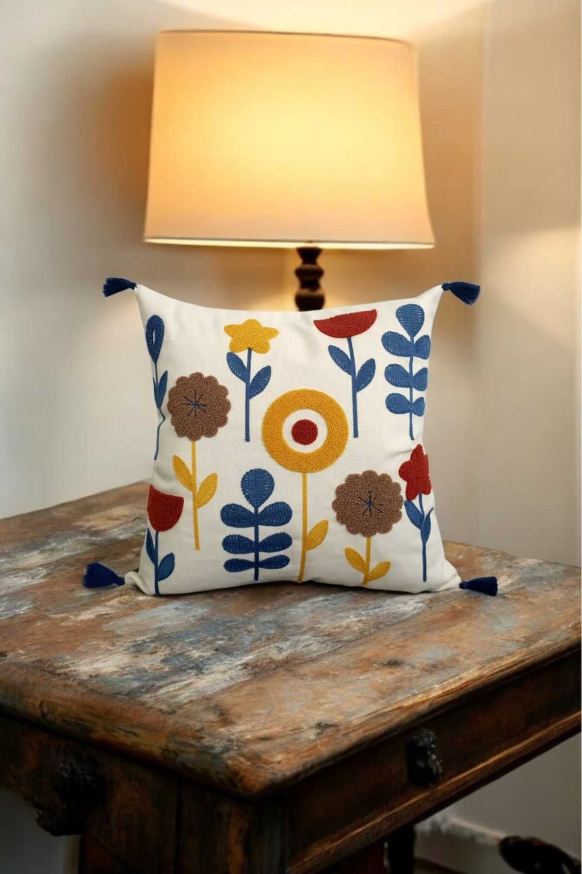 Punch Star Desen Ponponlu Kırlent 43x43 cm